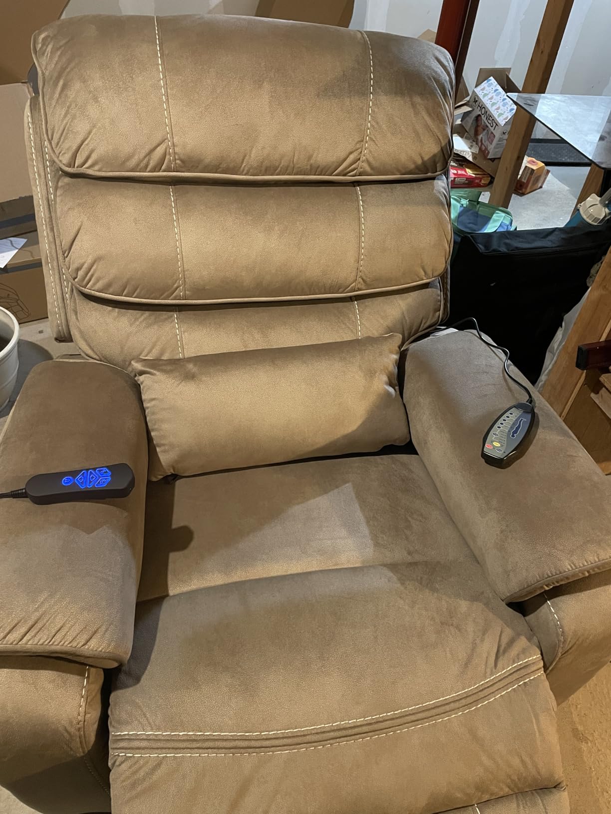 JIKFRIMA Power Lift Recliner Chair for Adults Elderly Lay Flat Velvet Recliners with Massage Heating, Extended Footrest, Wireless Charging Device, USB Ports, Cup Holder, Lumbar Pillow customer photo 1