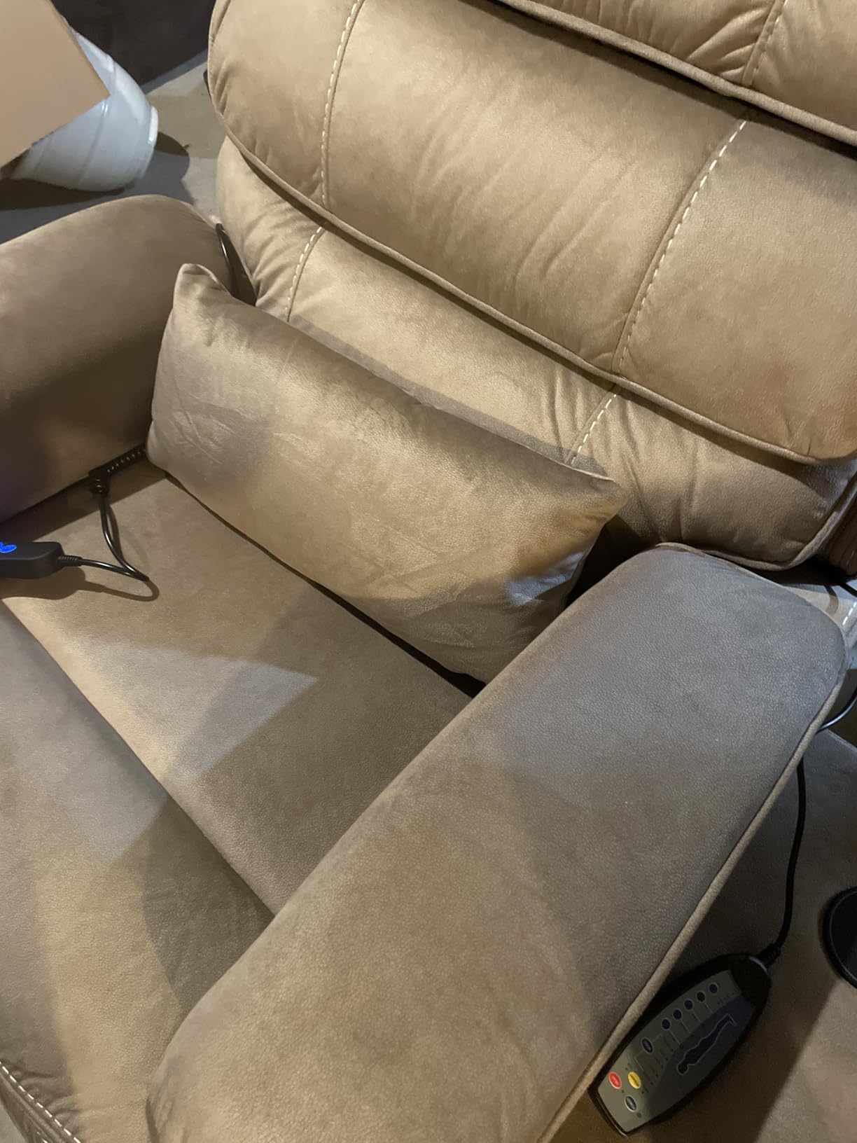 JIKFRIMA Power Lift Recliner Chair for Adults Elderly Lay Flat Velvet Recliners with Massage Heating, Extended Footrest, Wireless Charging Device, USB Ports, Cup Holder, Lumbar Pillow customer photo 2