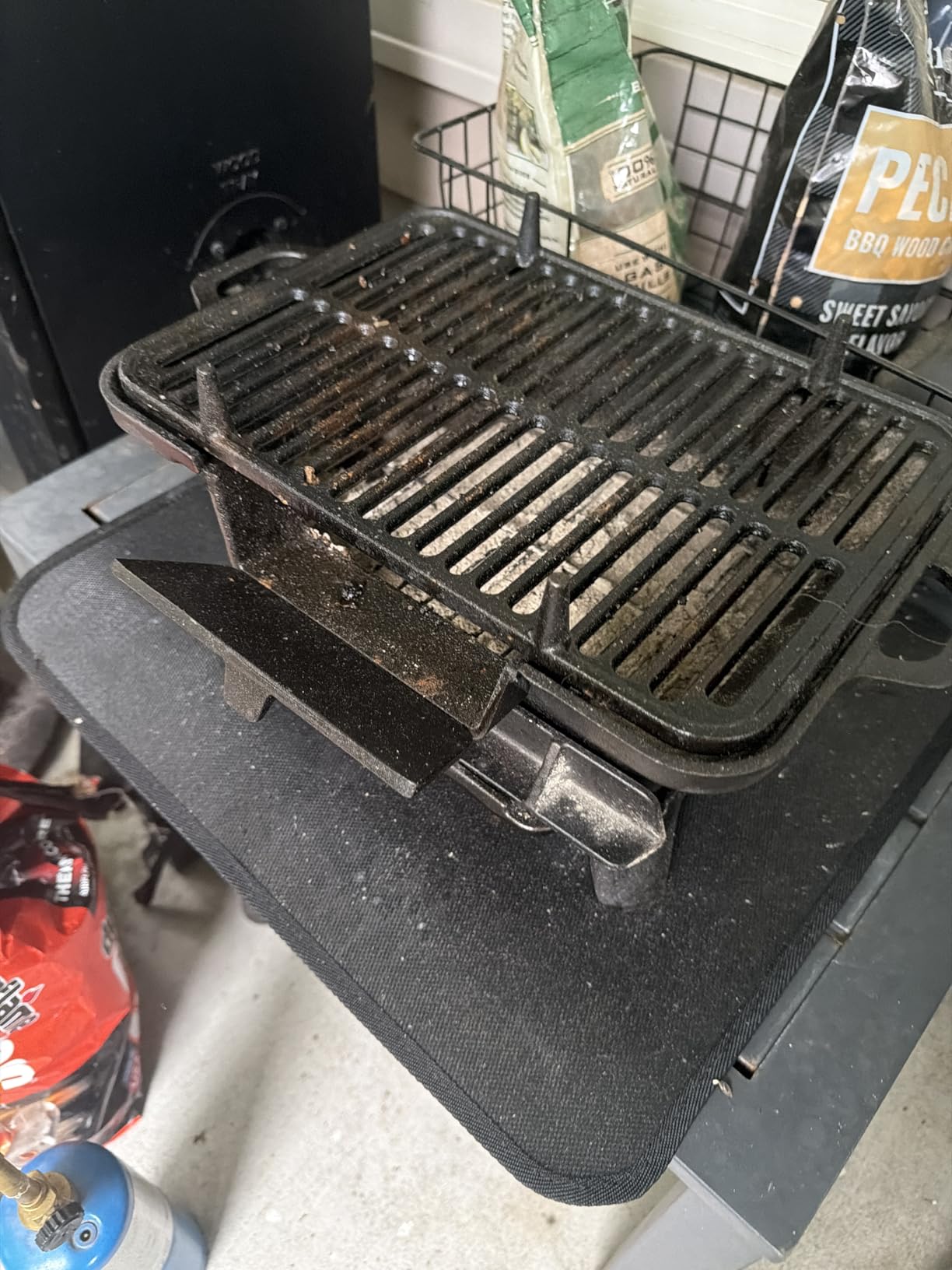 VIVOHOME Oval Cast Iron Grill with Interchangeable Grates & Griddle, 2 Furnace Doors for Heat Control, Includes Gloves, Poker and UV-Resistant Cover customer photo 1