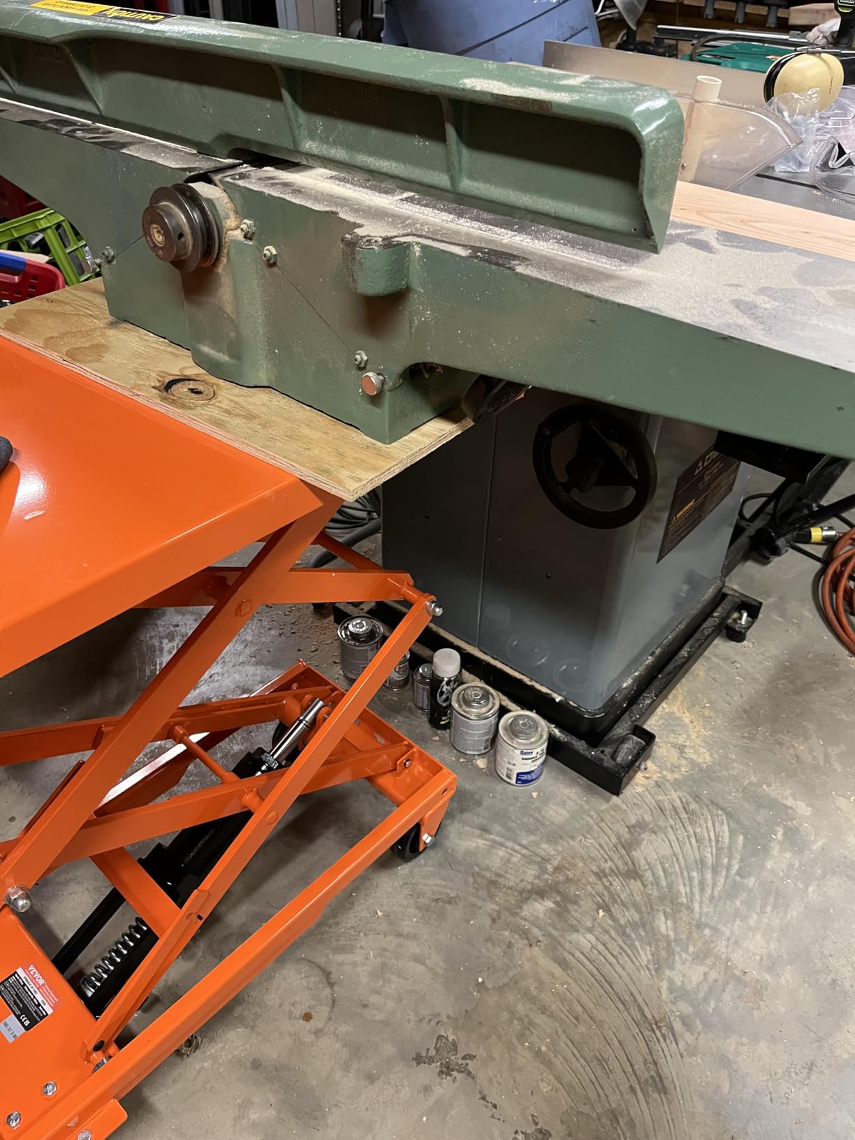 VEVOR Hydraulic Lift Table, 500 lbs Capacity, 47.2