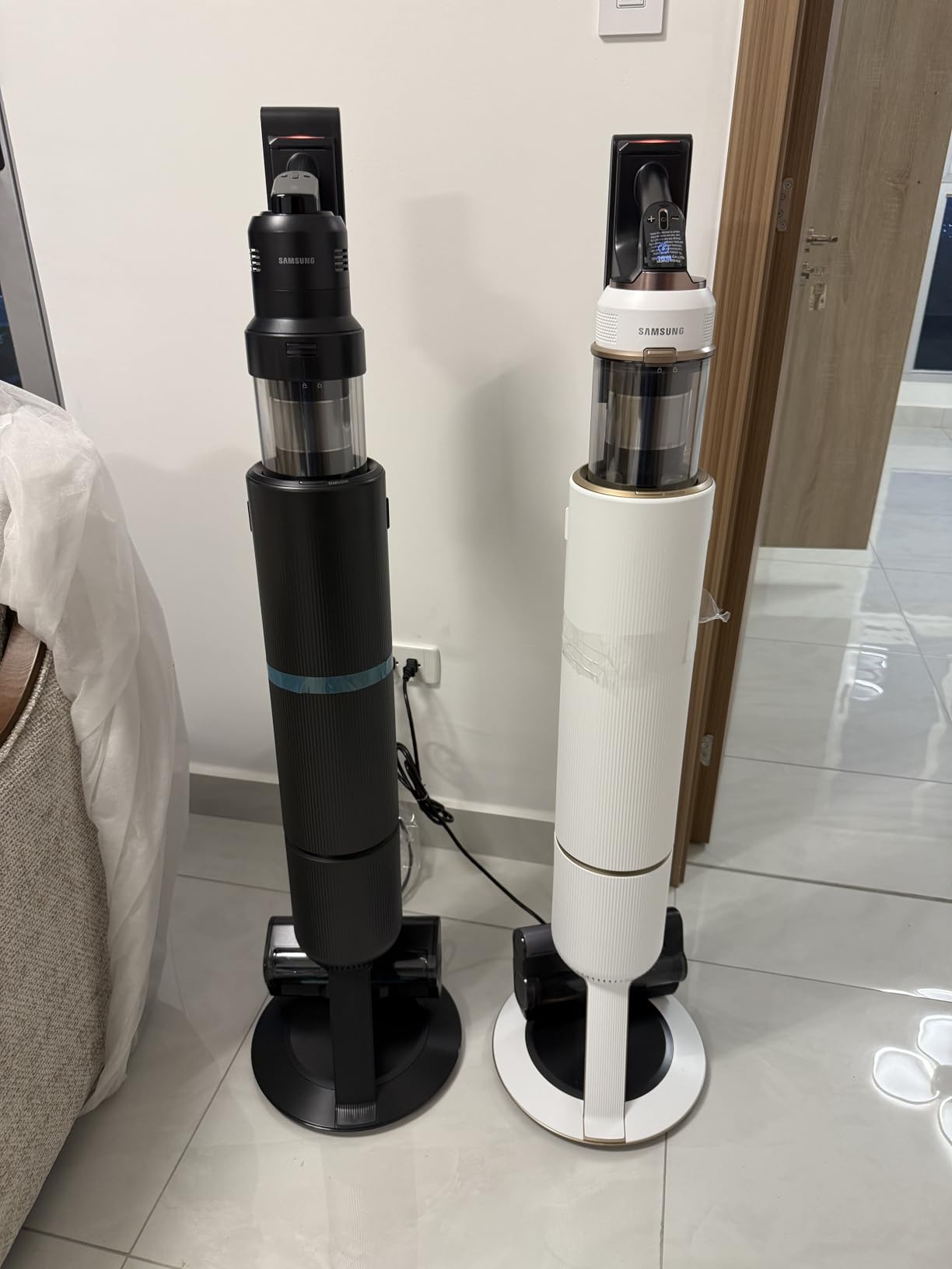 Samsung Bespoke AI Jet Ultra Cordless Stick Vacuum with All-in-One Clean Station, 400AW Powerful Suction, Long Battery Life, Anti-Tangle Pet Tool, 2025, Satin Black, VS90F40DMK/AA customer photo 1