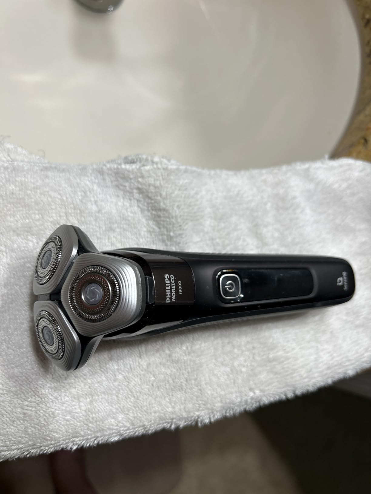 Philips Norelco Shaver i9000, Wet & Dry Electric Shaver, Ink Black, SenseIQ Technology, Triple Lift & Cut System, 360 Rotating Dual SteelPrecision Precision Blades, Nose Trimmer, Model X9000/90 customer photo 1