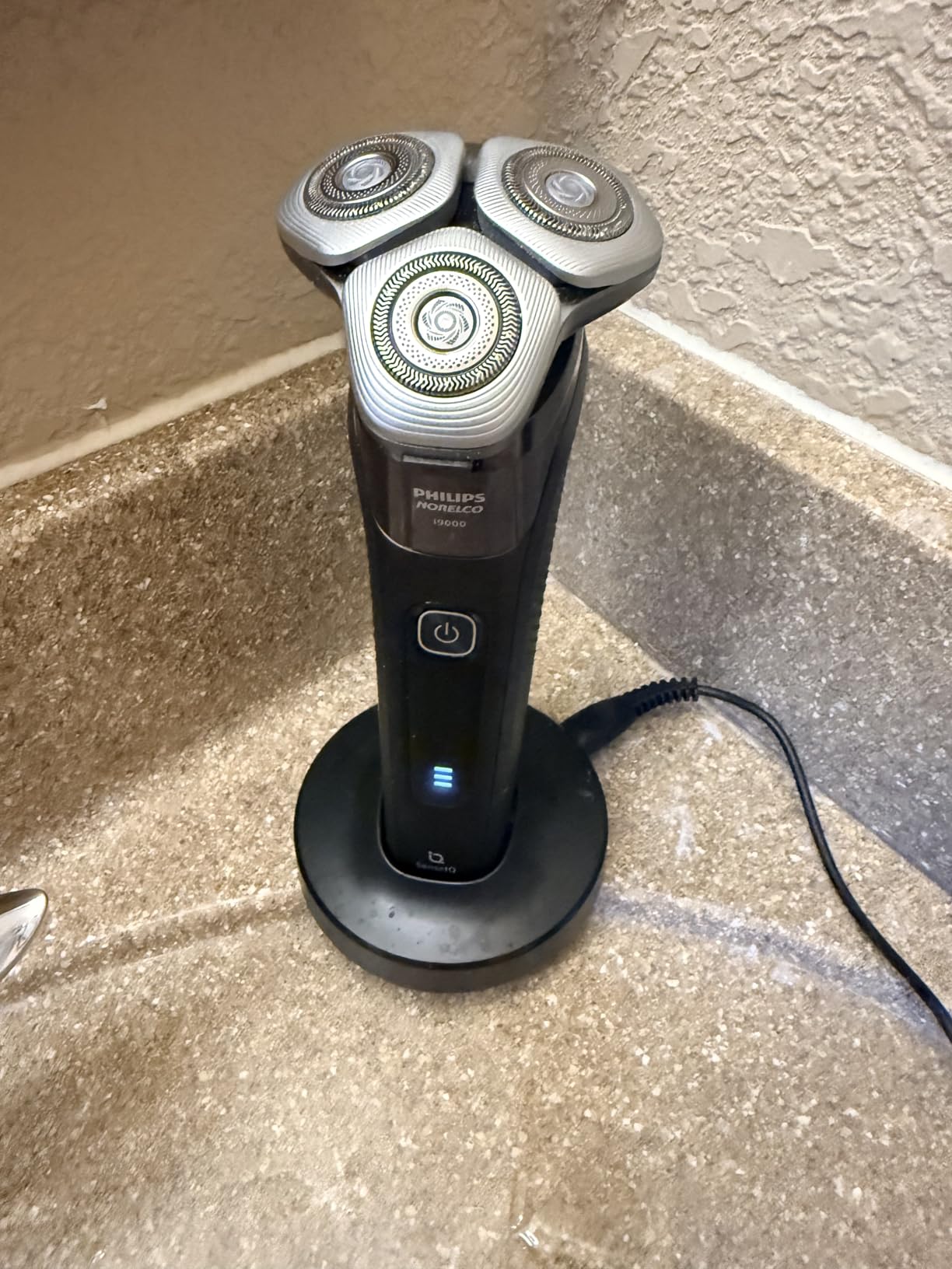 Philips Norelco Shaver i9000, Wet & Dry Electric Shaver, Ink Black, SenseIQ Technology, Triple Lift & Cut System, 360 Rotating Dual SteelPrecision Precision Blades, Nose Trimmer, Model X9000/90 customer photo 2