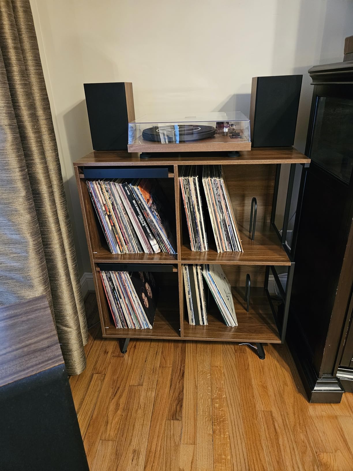 Faesun 3 Tier Flip Top Record Player Stand, Vinyl Record Storage Holds up to 300+ Albums, Large Record Player Cabinet, Vintage Turntable Stand with Vinyl Display, for Living Room Bedroom, Rustic Brown customer photo 1