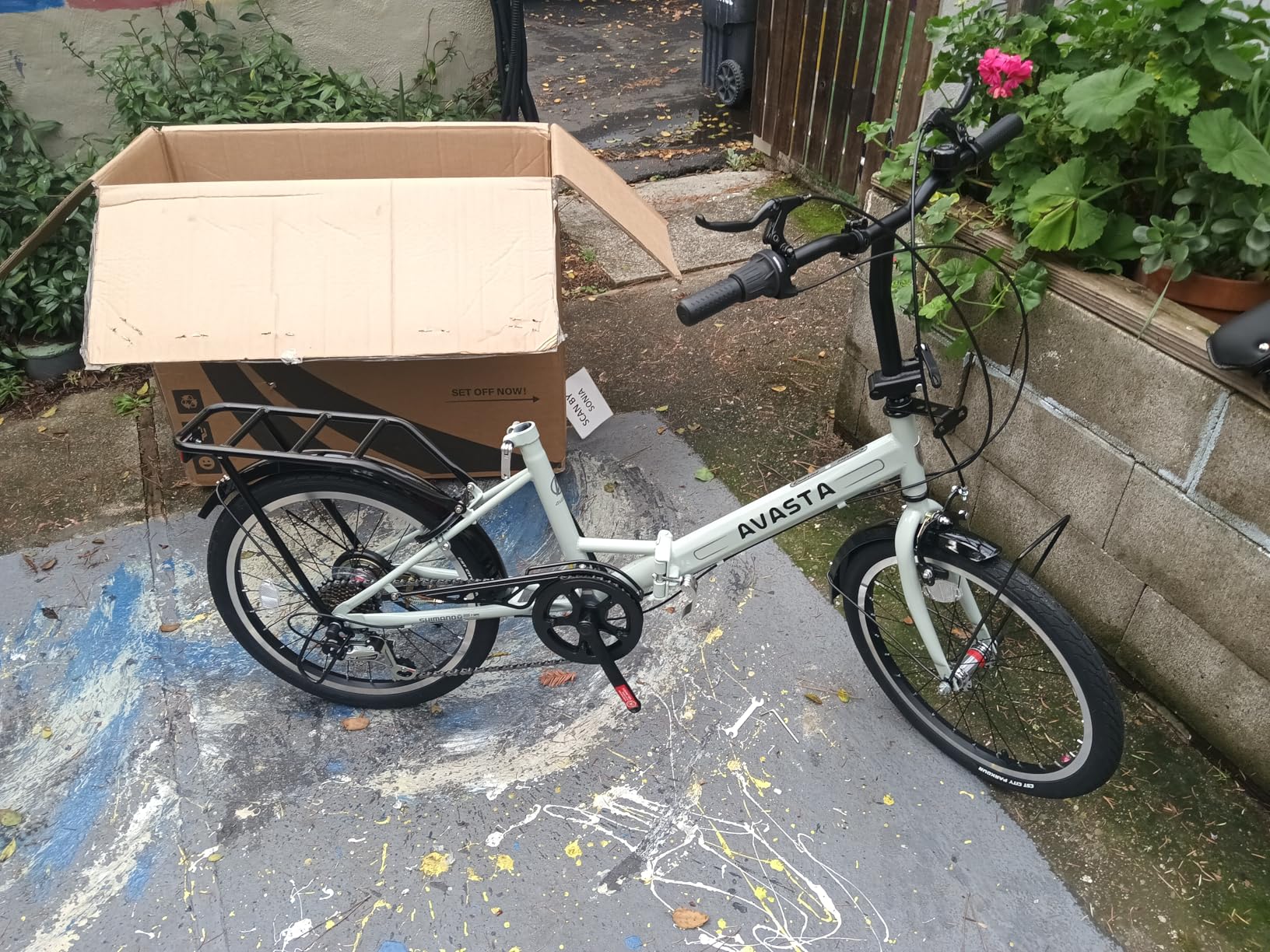 AVASTA Quartet Folding Bike, 20/24 Inch, 7-Speed, Dual Brakes with Basket and Rear Rack for Everyday City Riding customer photo 1
