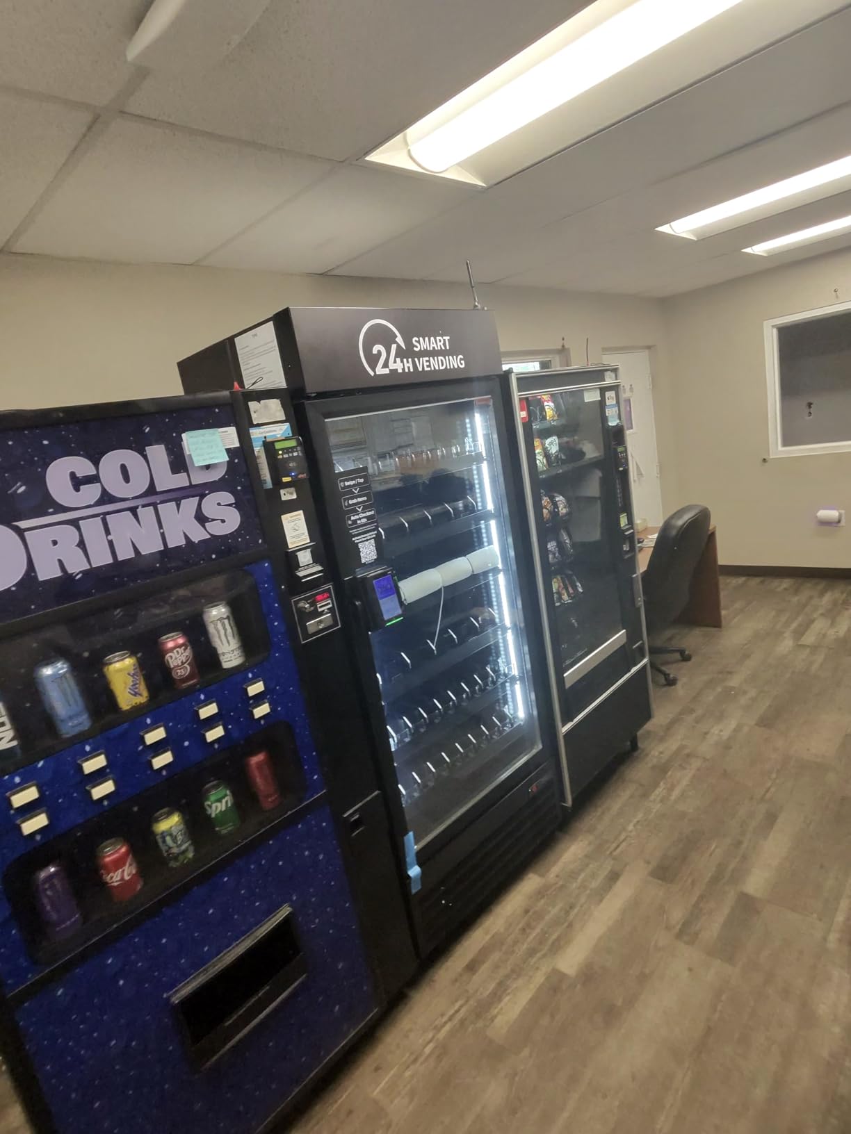 AI Vending Machine, Smart Vending Machine for Drink and Snack Sales, Cashless Payment for Office, Gym, Breakroom and Commercial Use, 216-Bottle Capacity, Mini 360 customer photo 2