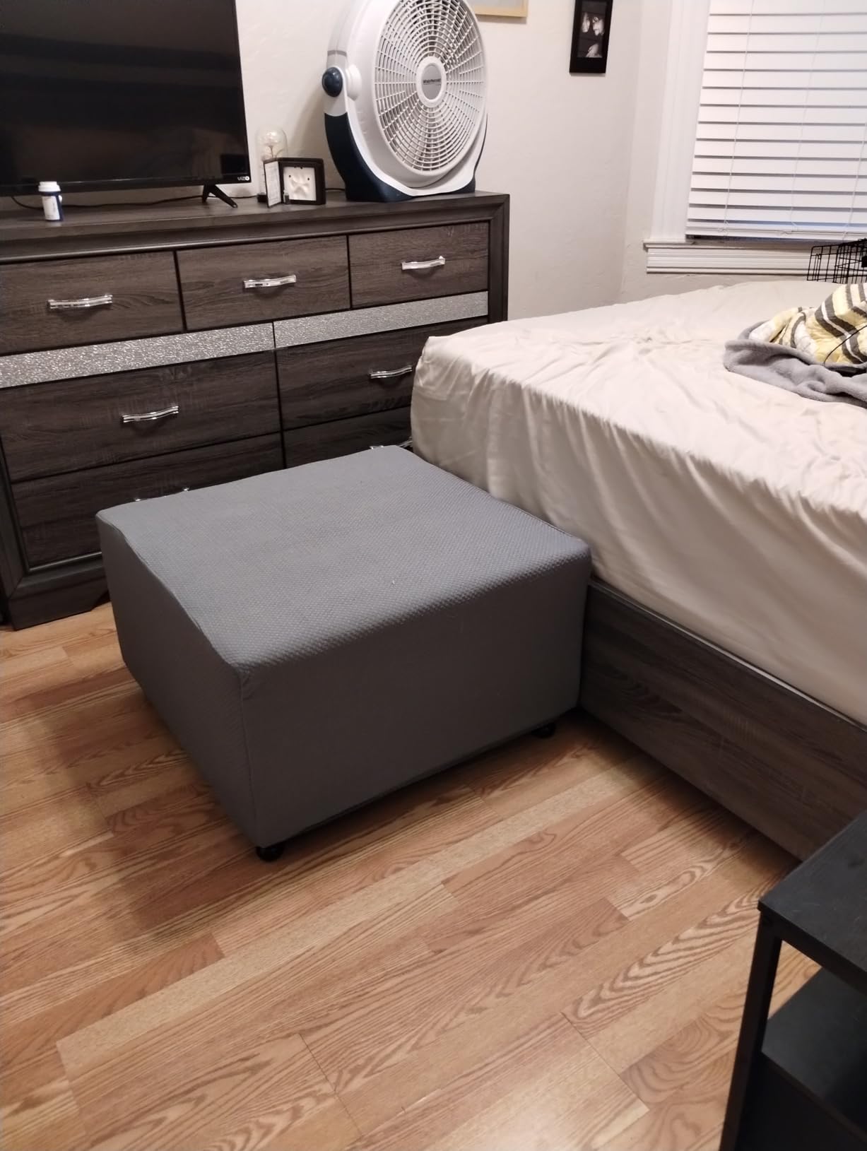 Weture 30 Inch Large Square Storage Ottoman Coffee Table, Oversized Square Ottoman with Storage, Tufted Upholstered Coffee Tables for Living Room (Fabric, Dark Grey) customer photo 1
