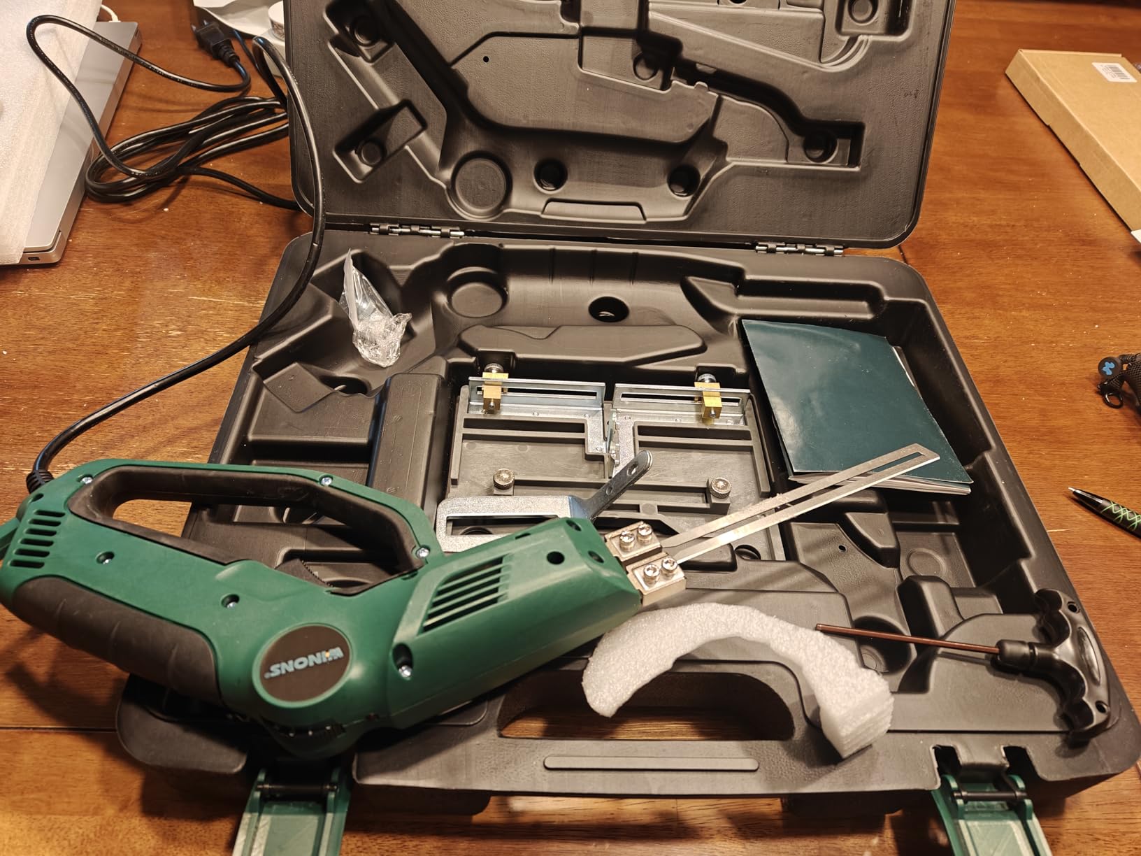 WINONS 300W Hot Knife Foam Cutter Tool with Sled, Air Cooled Styrofoam Cutter WFC0014 with Numbered Temperature Controller 710°C Max Temp, Hot Wire Foam Cutting Tool for Different Projects (Kit of 12) customer photo 1
