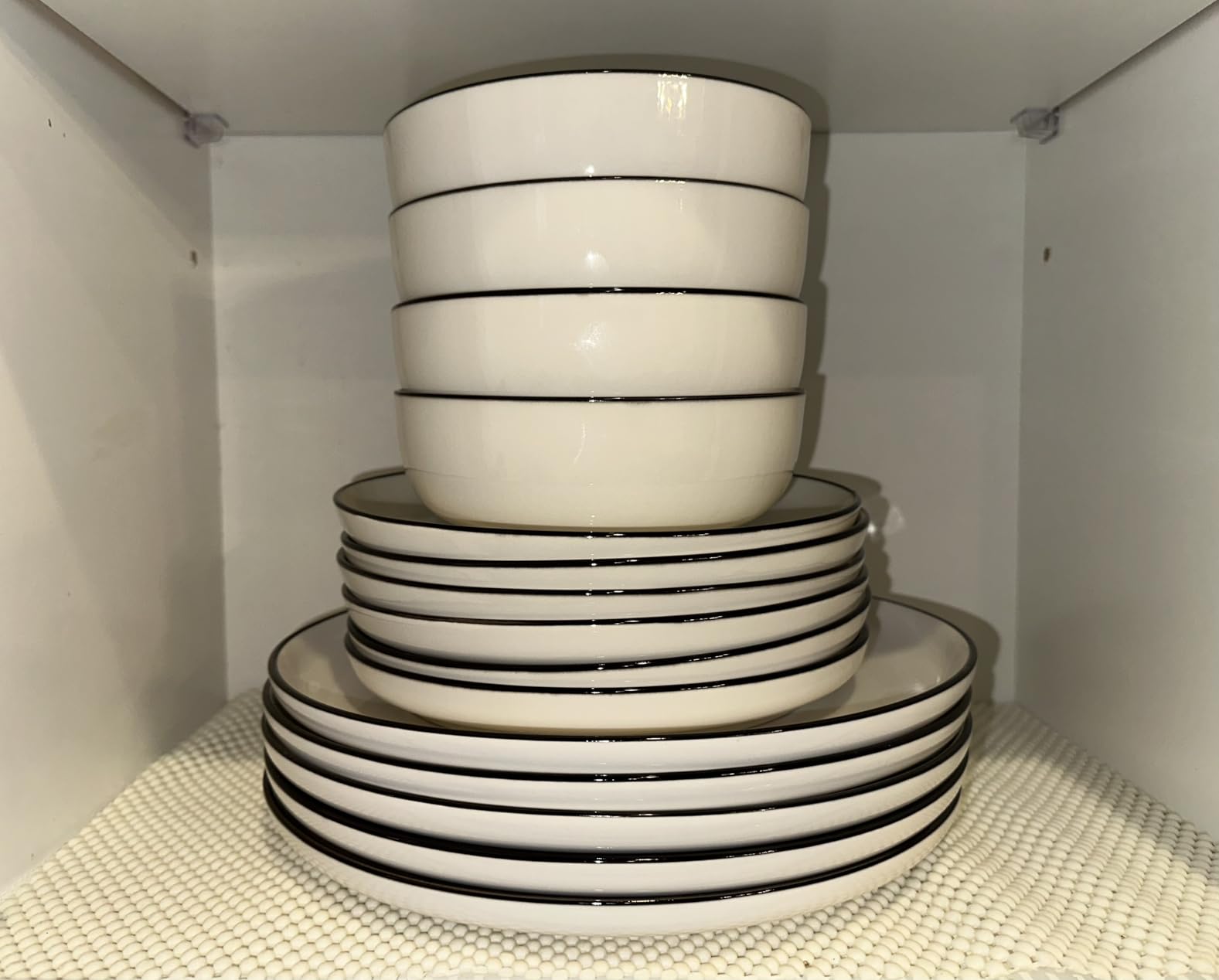 OTAGO 24-Piece Porcelain Dinnerware Set for 6 with Mugs, White Stoneware Plates and Bowls Sets, Ceramic Dish Set for Kitchen, Dinner & Dining, Blue Rim, Microwave & Dishwasher Safe customer photo 1