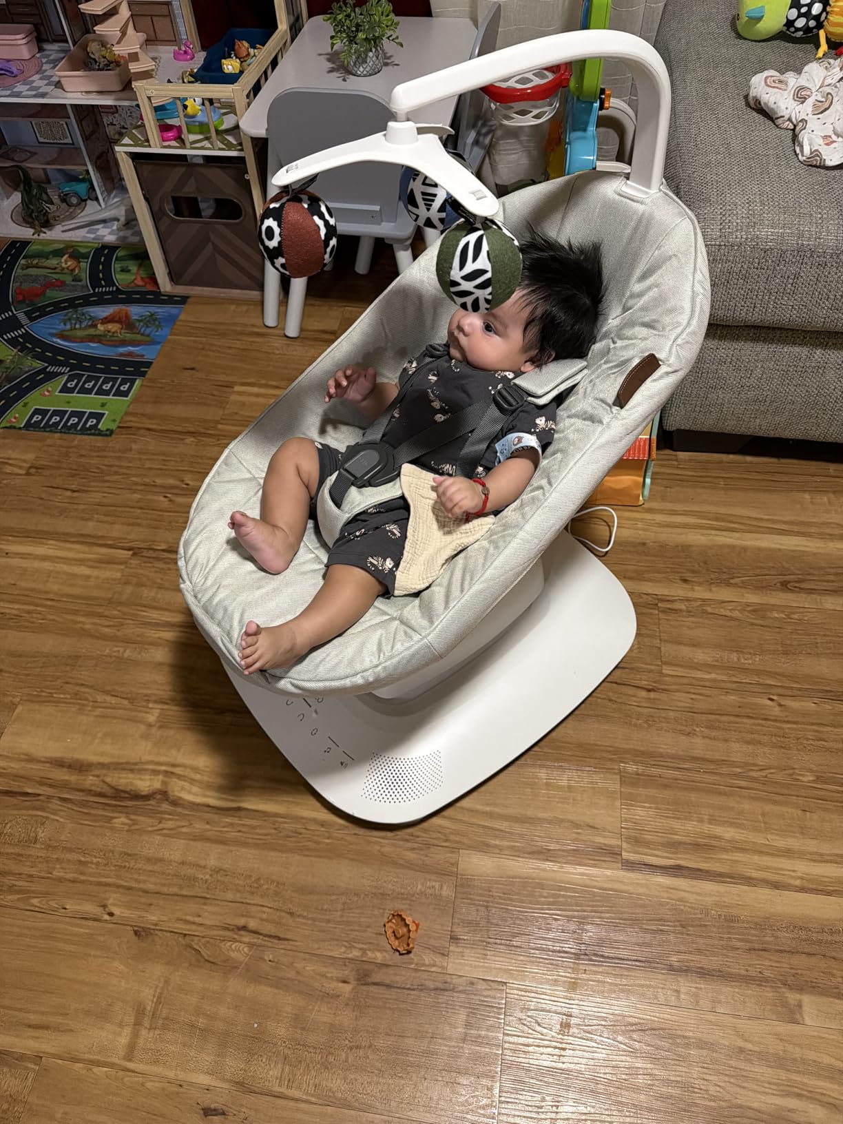UPPAby Mamaroo Smart Swing - Customizable Soothing Modes with MotionSync Technology - Infant Recline + Bluetooth Enabled - Included Newborn Insert - Charlie (Sand Melange) customer photo 1