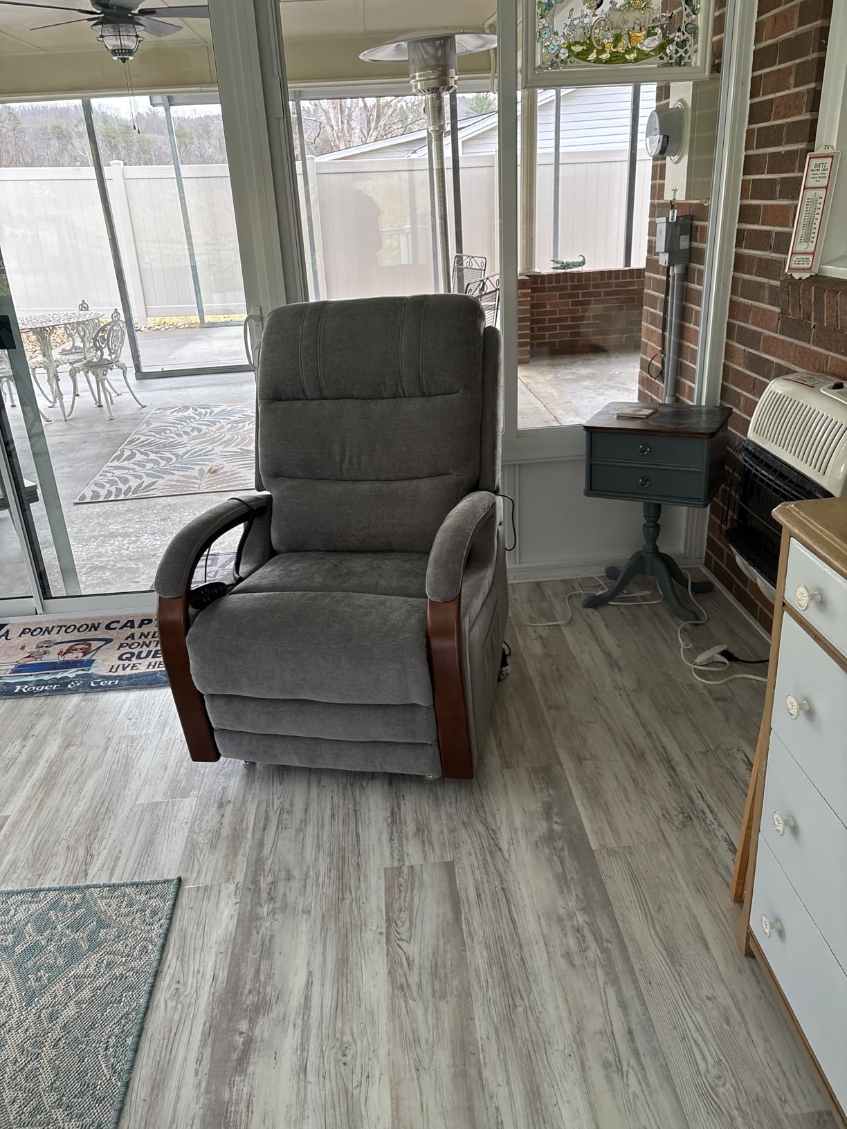 Power Lift Recliner Chair for Elderly People, Dual Motor Lift Chair with Vibration Massage and Heat, Lay Flat Recliner with Solid Wood Armrest, Standing Assistance Reclining, Chenille Fabric Gray customer photo 1