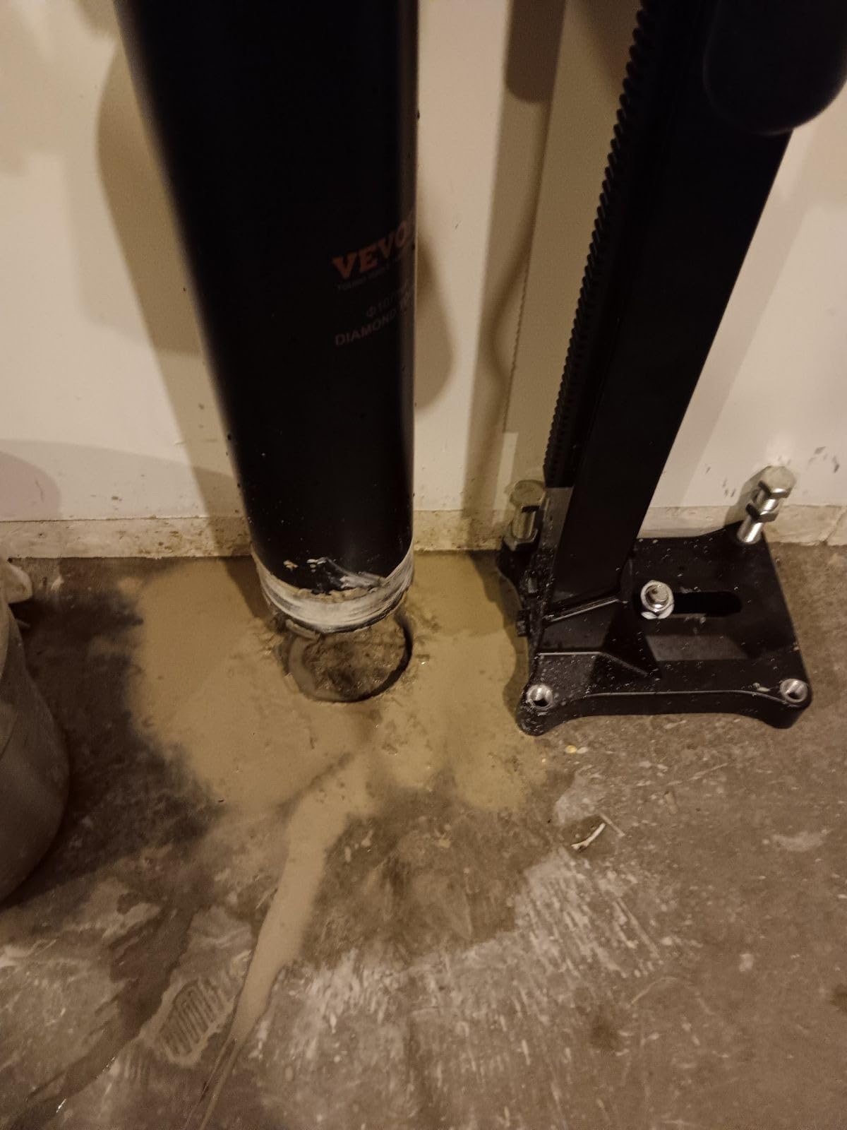 VEVOR Diamond Core Drilling Machine, 8 in Drilling Diameter, 2-in-1 Handheld & Stand-Mount Dry and Wet Concrete Core Drill Rig with 4 Drill Bits, 1075/2300 RPM 2-Speed, for Concrete Brick Stone, 1800W customer photo 1