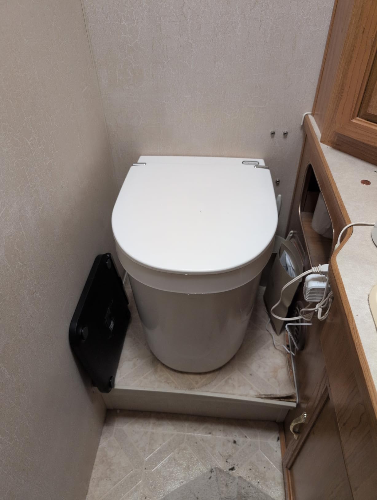 Separett Tiny Self-Contained Urine-Separating Compost Toilet | Built-in Urine Container with Emptying Sensor customer photo 1