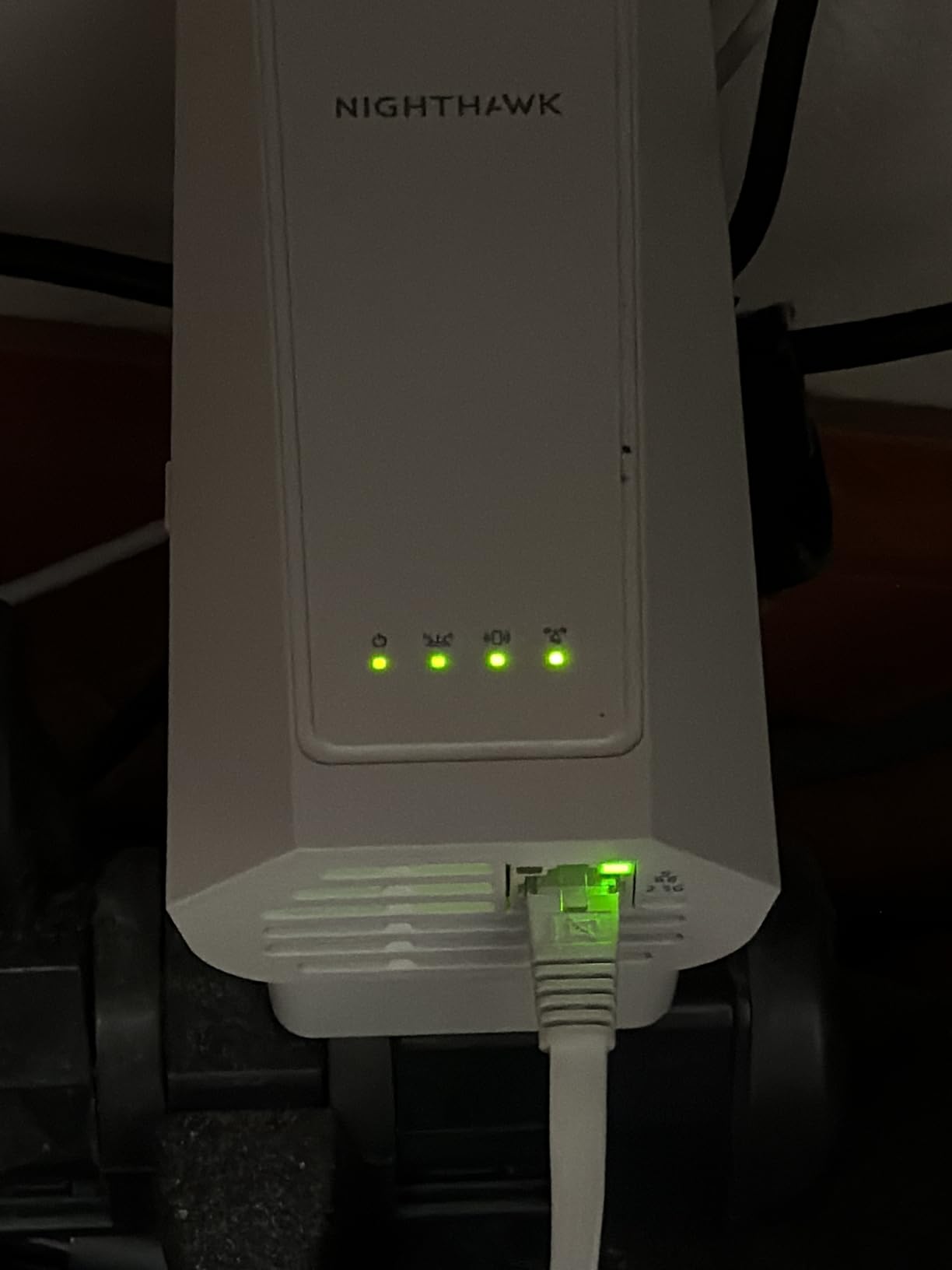 NETGEAR WiFi 7 Range Extender (EXS25) - BE4500 Dual-Band Wireless Signal Booster & Repeater (up to 5 Gbps Speed) - Add up to 1,500 sq. ft., 45 Devices - WPA3 Security, Smart Roaming customer photo 2