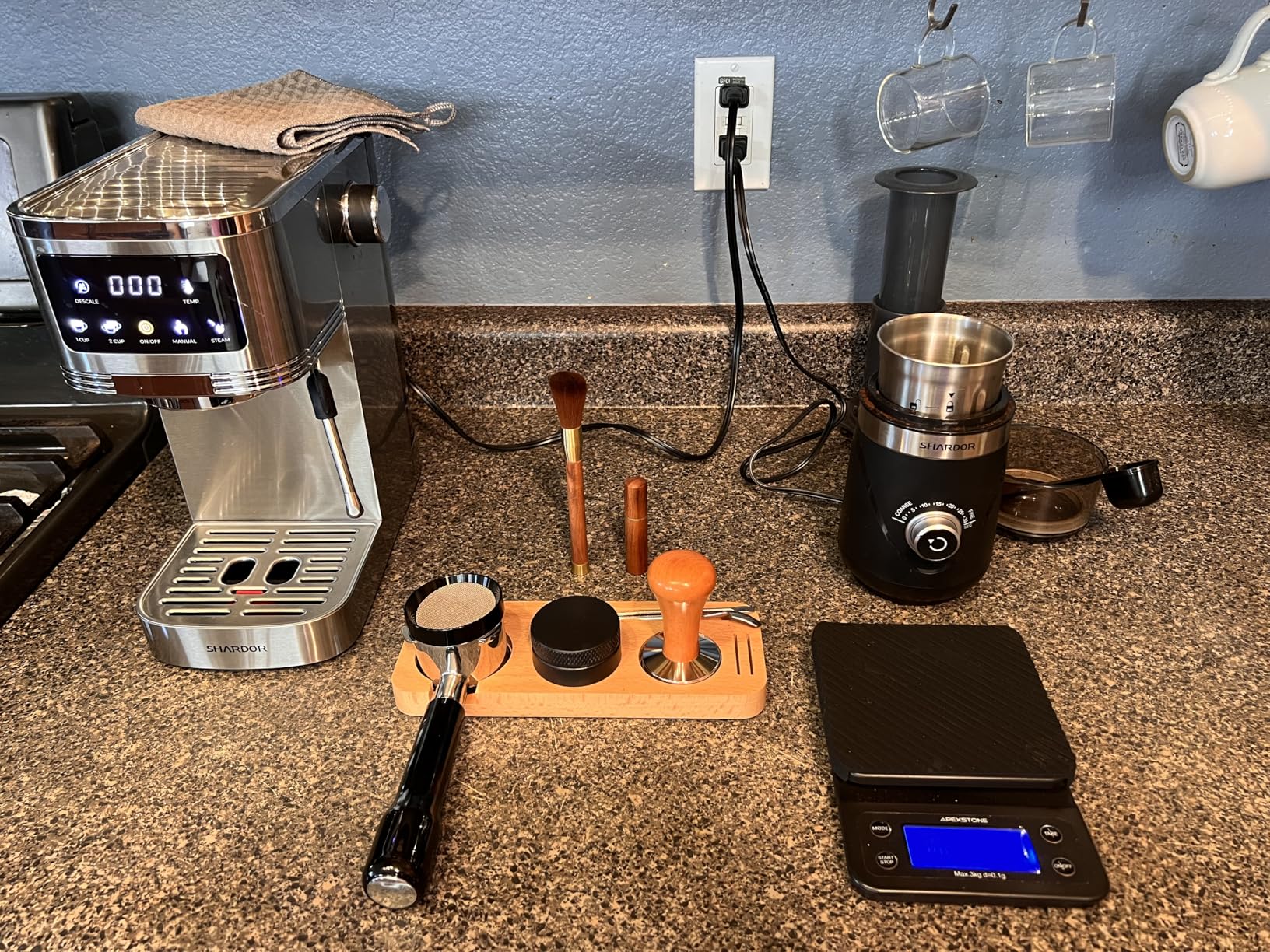 28PCS Espresso Accessories Kit, 51mm Espresso Tamper Tools, Includes Wood Station, Distributor, Stirrer, Dosing Funnel, Brush, Puck Screen, Frothing Pitcher, Latte Pen, Powder Ring, Towel, Decorative Stencils customer photo 2