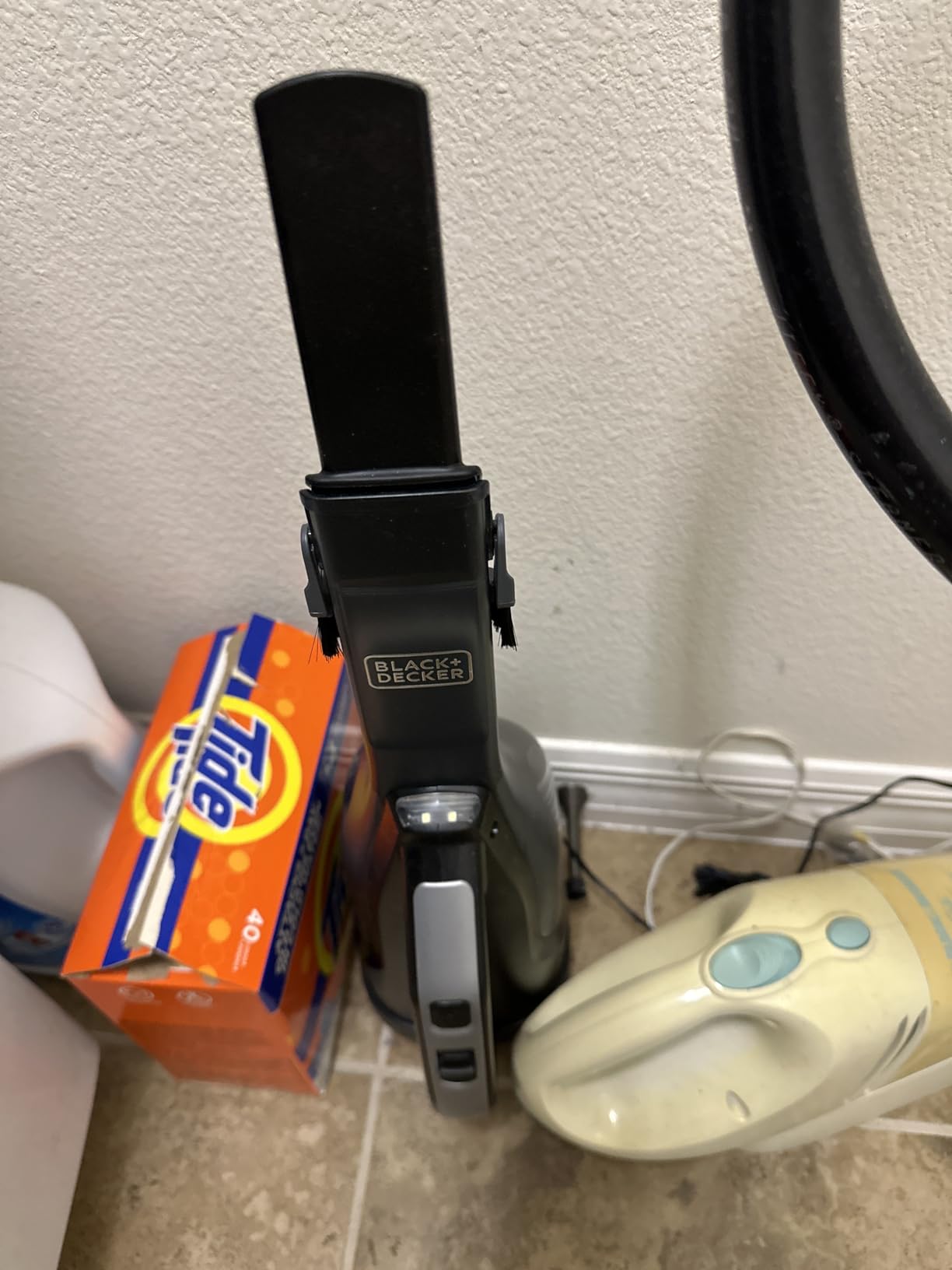 BLACK+DECKER Dustbuster Reveal Handheld Vacuum Cordless, Car Vacuum Portable Cordless, LED Light, Long Run Time, Rechargeable Lightweight Dust Buster, Includes Crevice Tool, Charging Base (HLVD320B42) customer photo 1