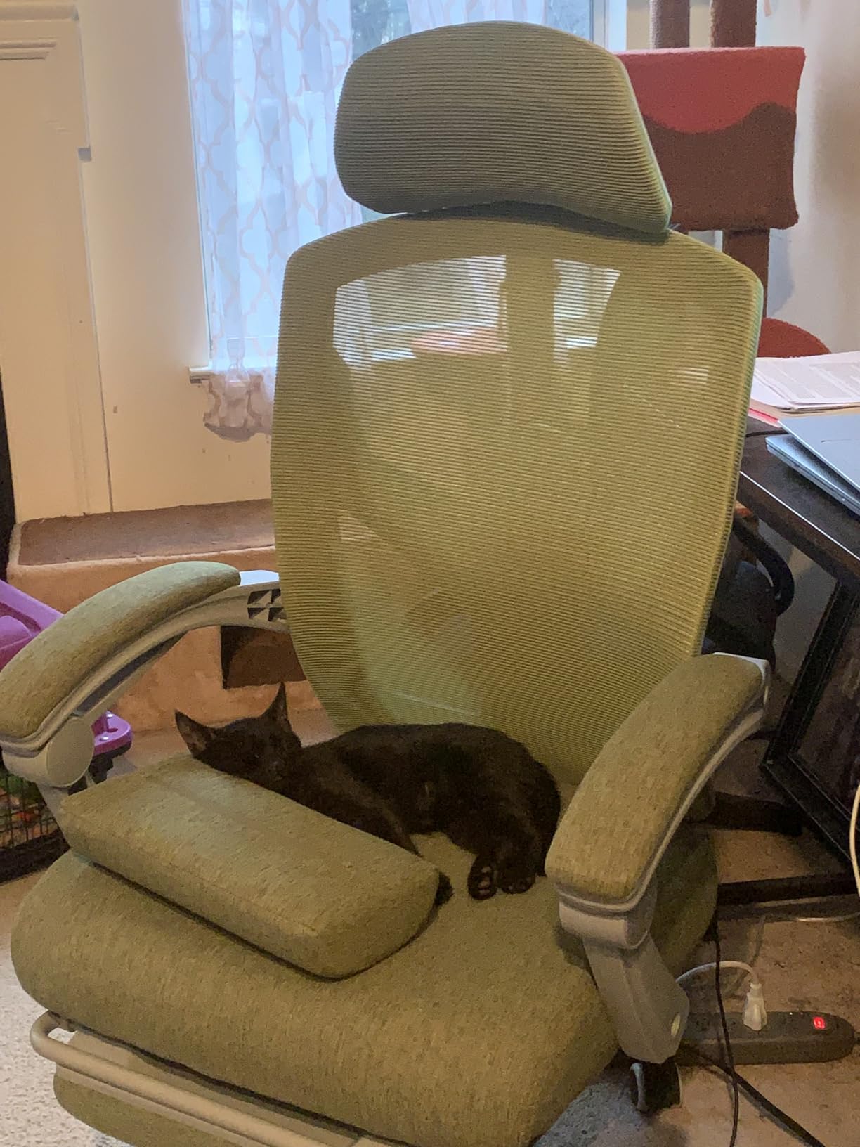 Sweetcrispy Office Computer Desk Chair with Footrest Ergonomic High-Back Mesh Rolling Work Swivel Chairs with Wheels Comfortable Lumbar Support Comfy Arms for Home Light Grey customer photo 2