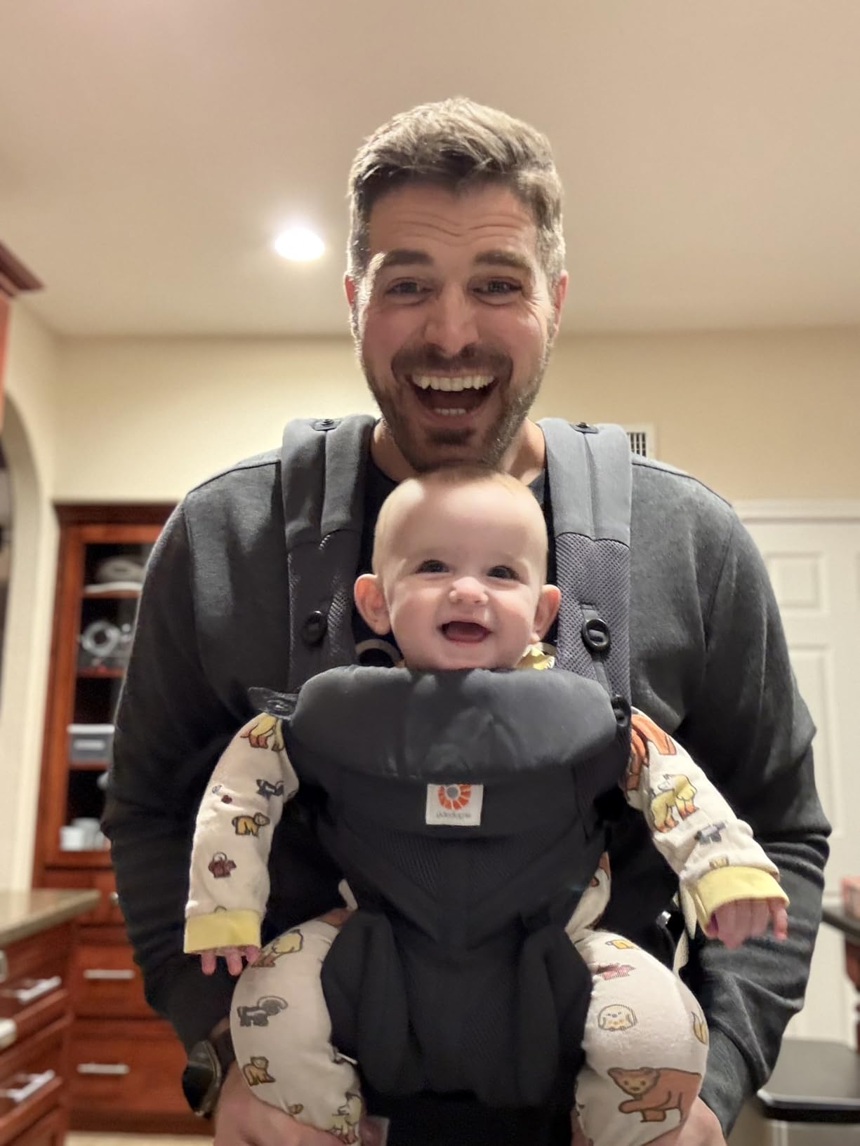 Ergobaby Omni Classic Baby Carrier for Newborn to Toddlers 0-48 Months (7-45 lbs) - 4-Position Breathable Mesh Baby Carrier with Ergonomic Support - Charcoal Grey customer photo 1