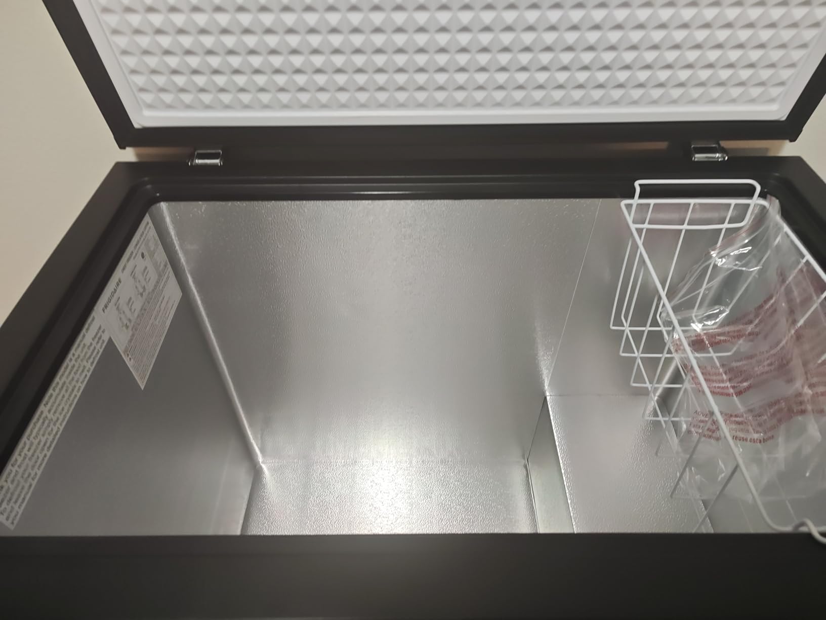 Frigidaire Chest Deep Freezer, 7 Cu. Ft. Capacity, Stainless Steel Top Lid Design, Garage Ready customer photo 1