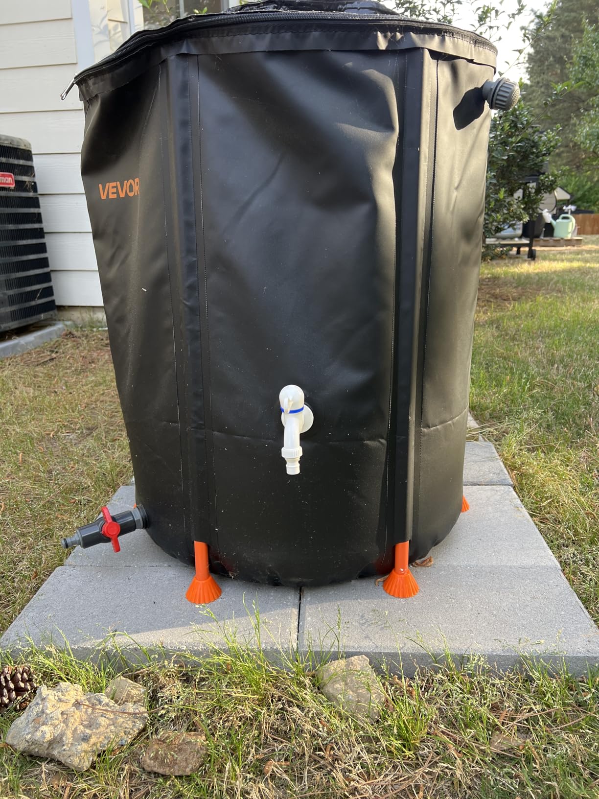 VEVOR Collapsible Rain Barrel, 100 Gallon Portable Rain Water Collection Barrel, 1000D PVC Rainwater Collection System with Spigot & Overflow Kit, Black customer photo 2