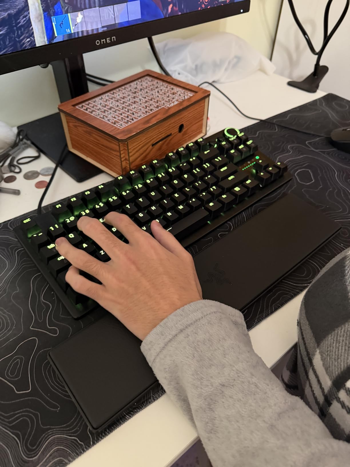 Razer Huntsman V3 Pro 8KHz Esports Gaming Keyboard: Analog Optical Switches Gen 2-8000 Hz Polling Snap Tap - Rapid Trigger - Adjustable Actuation - Media Controls - PBT Keycaps - Black customer photo 2