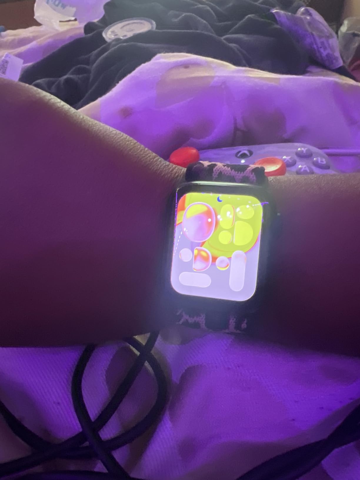 Apple Watch SE 3 [GPS + Cellular, 40mm] Starlight Aluminum Case with Starlight Sport Band, S/M (Renewed) customer photo 2