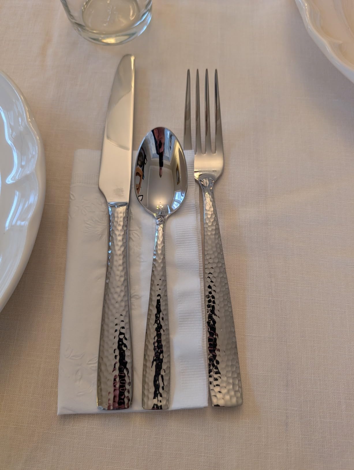 Hudson Essentials 65-Piece Hammered 18/10 Stainless Steel Silverware Cutlery Set, Flatware Service for 12 customer photo 1