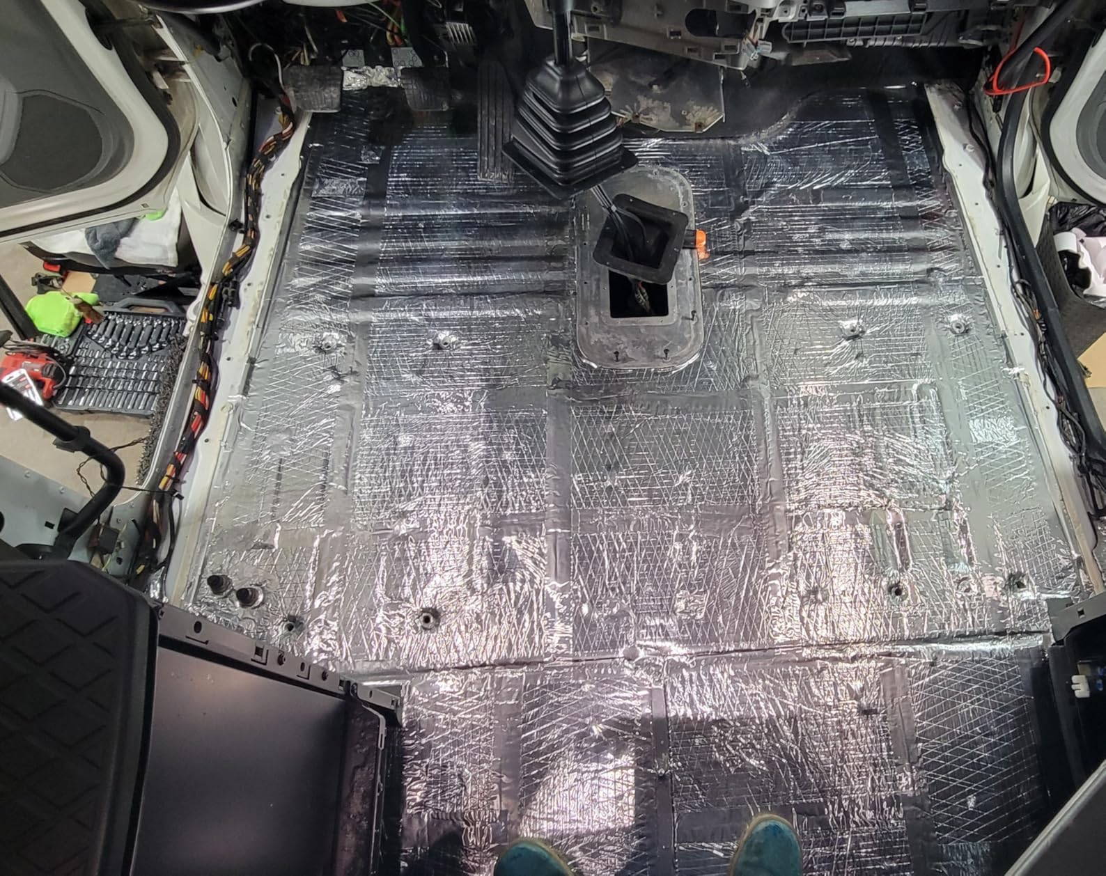 VOISEN Sound Deadening Material for Cars, 197 mil (5mm) 31 sqft Sound Deadening, Aluminum Foil Foam Automotive Soundproofing Material, Noise Insulation and Vibration Dampening Material 28 Pcs customer photo 2
