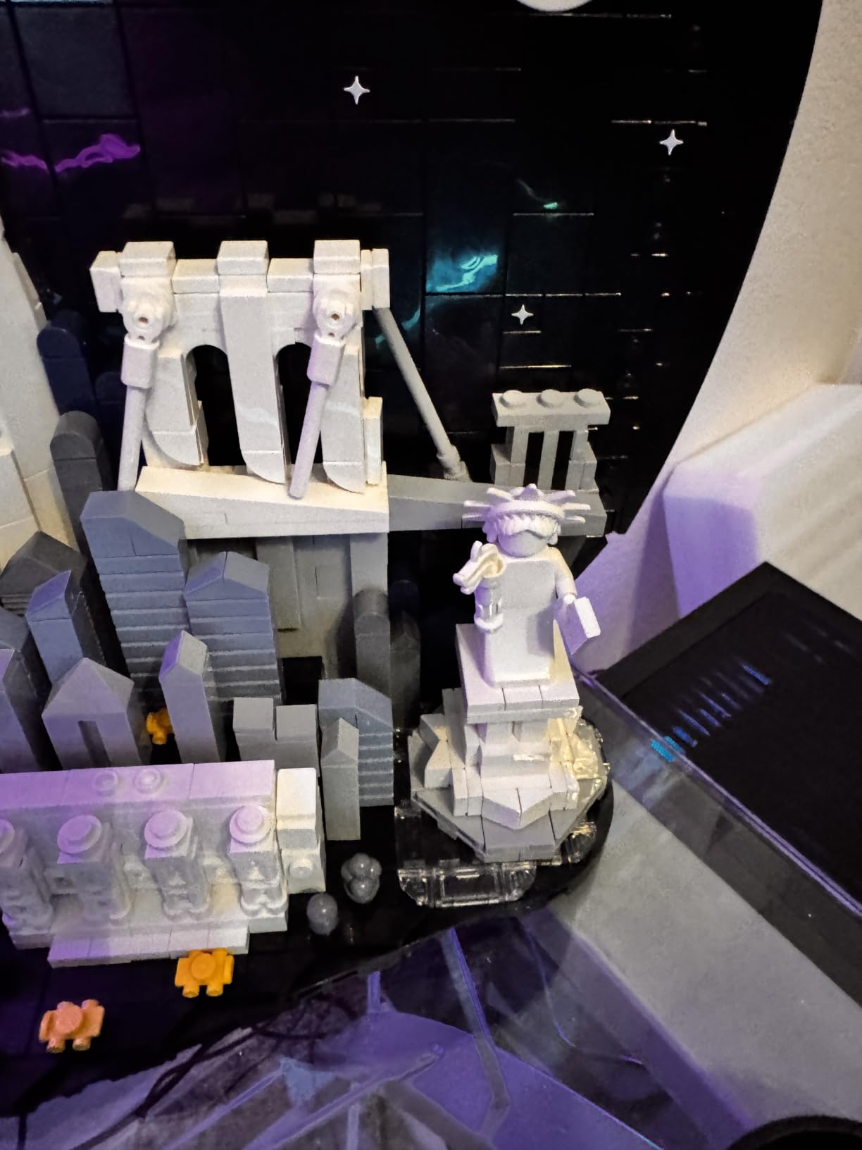 LEGO Architecture New York City - The Big Apple Building Set for Adults, Ages 18+ - Decor for Bedroom, Office or Desk - Gift for Men & Women - 21066 customer photo 2