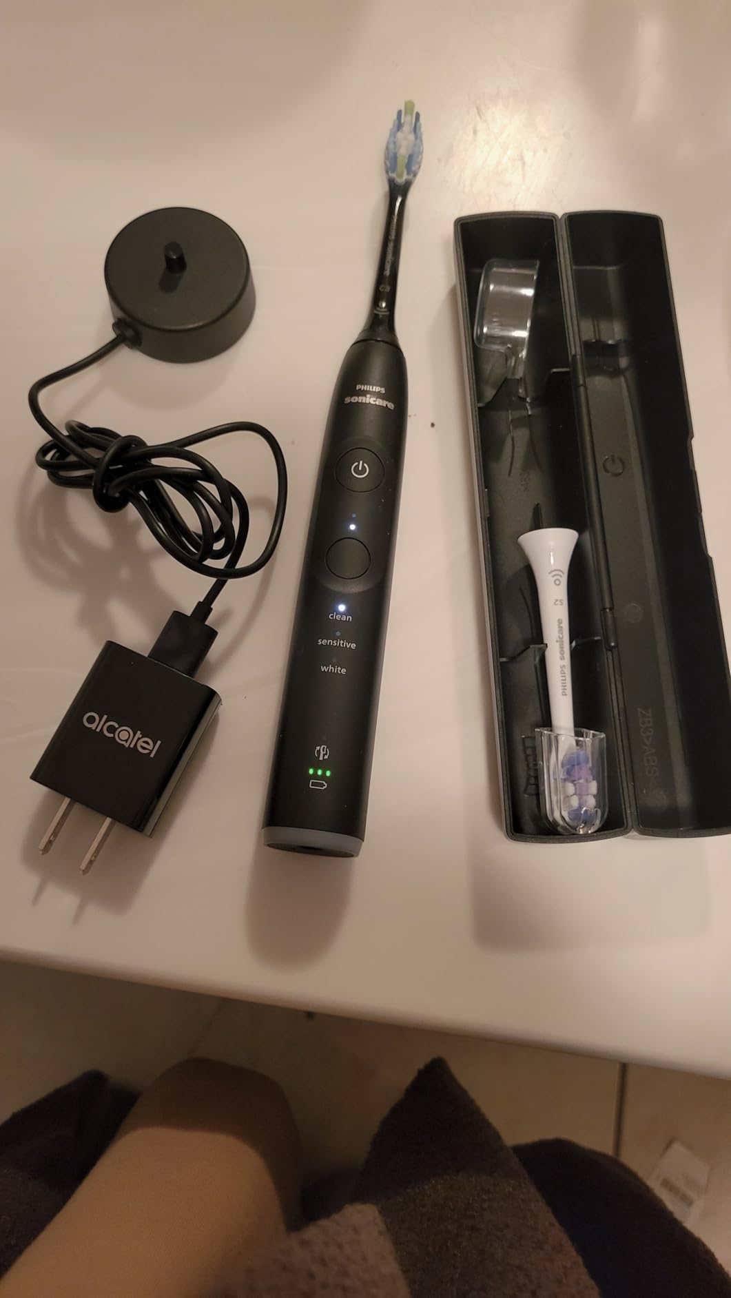 6500 Series Electric Toothbrush - Next-Generation Sonicare Technology, Pressure Sensor, 9 Brushing Settings, SmarTimer, BrushPacer, 21-Day Runtime, Travel Case, Light Pink, HX7412/05 customer photo 2