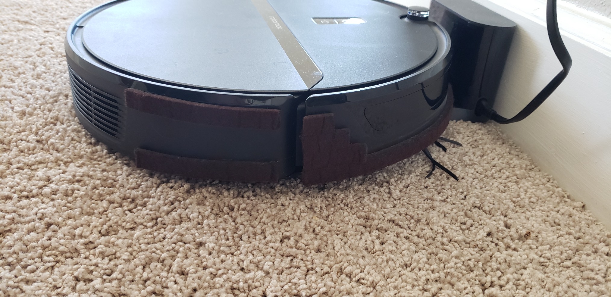 Roborock Saros 20 Sonic Robot Vacuum and Mop, 36,000Pa Suction, 3.46 in Double-Layer Threshold, Reactive AI 3.0 Obstacle Recognition, 212F Hot Water Wash, Zero-Tangling, 3.14 inch Ultra Slim, Black customer photo 1