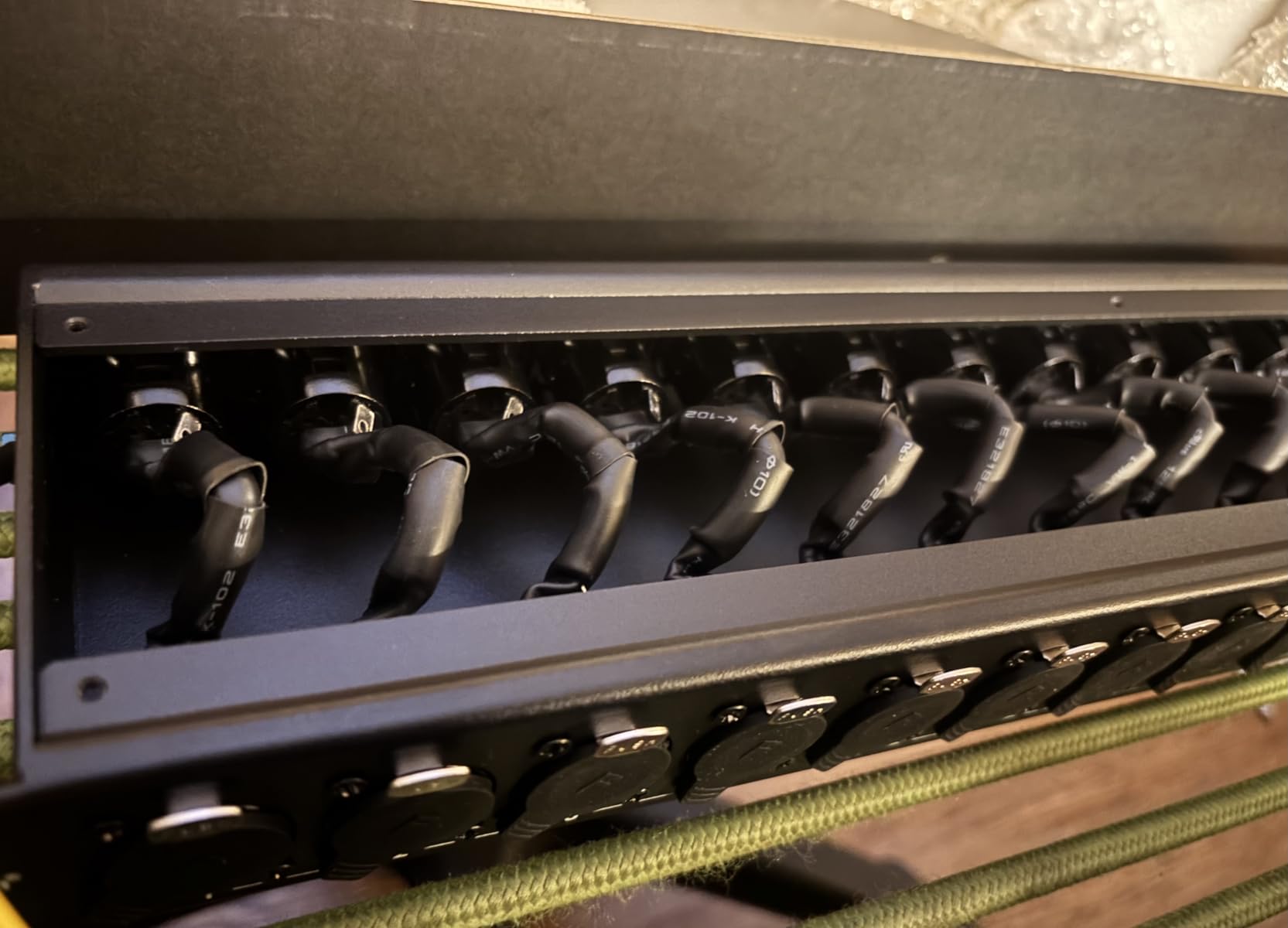 DIYTECH 16 Port XLR Patchbay - Balanced Patch Bay Audio Snake Panel with Reversible XLR Connectors, Metal Rack-Mount Chassis, Mounting Screws Included - Studio, Live Sound & Broadcast customer photo 1