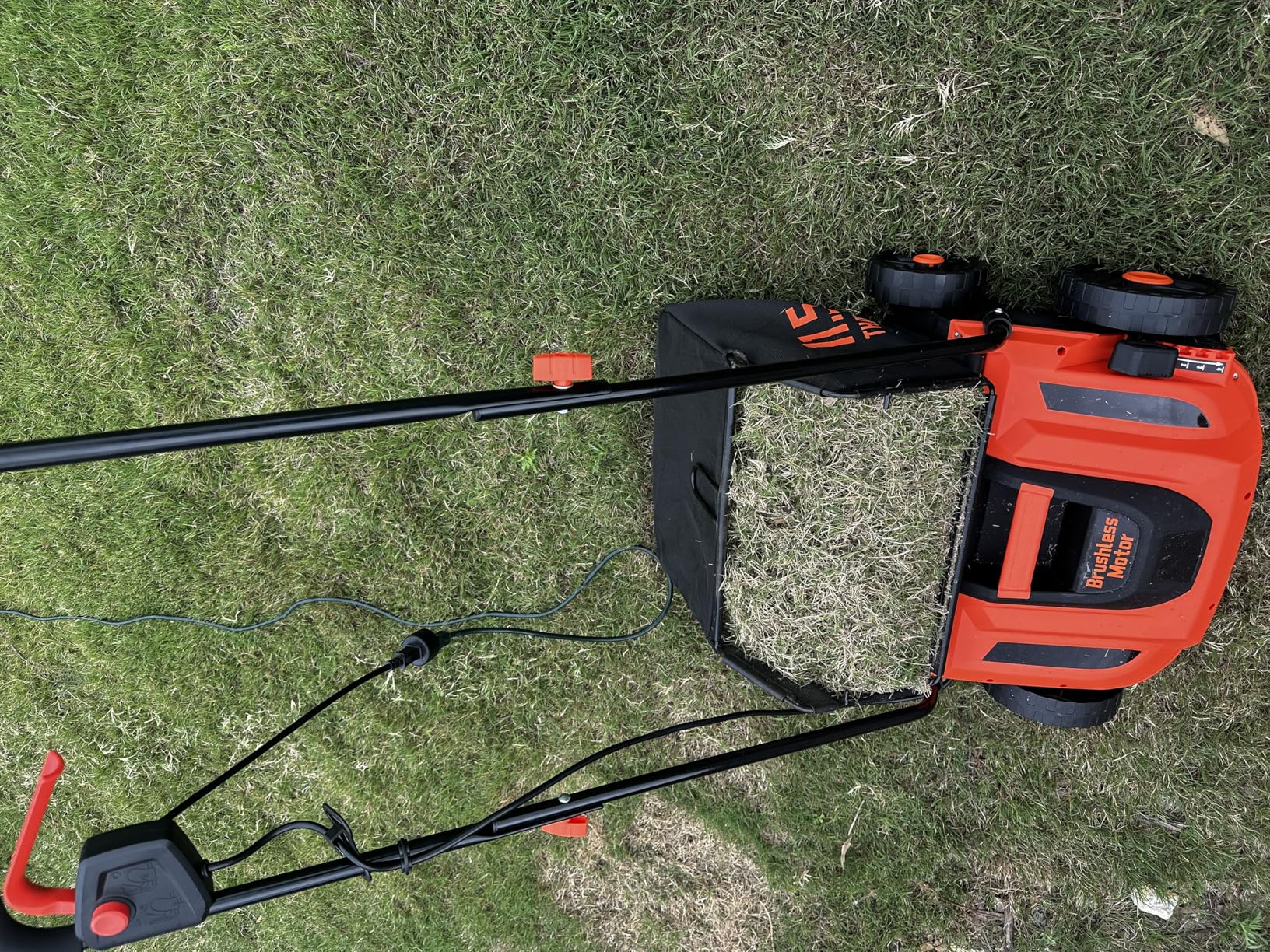 TIECTOWN 14-Inch 13.5 Amp 2-in-1 Electric Dethatcher and Scarifier with 11.5-Gallon Collection Bag, Lawn Dethatcher with 5-Position Depth Adjustment, Blade Replacement Without Tool - Green customer photo 1