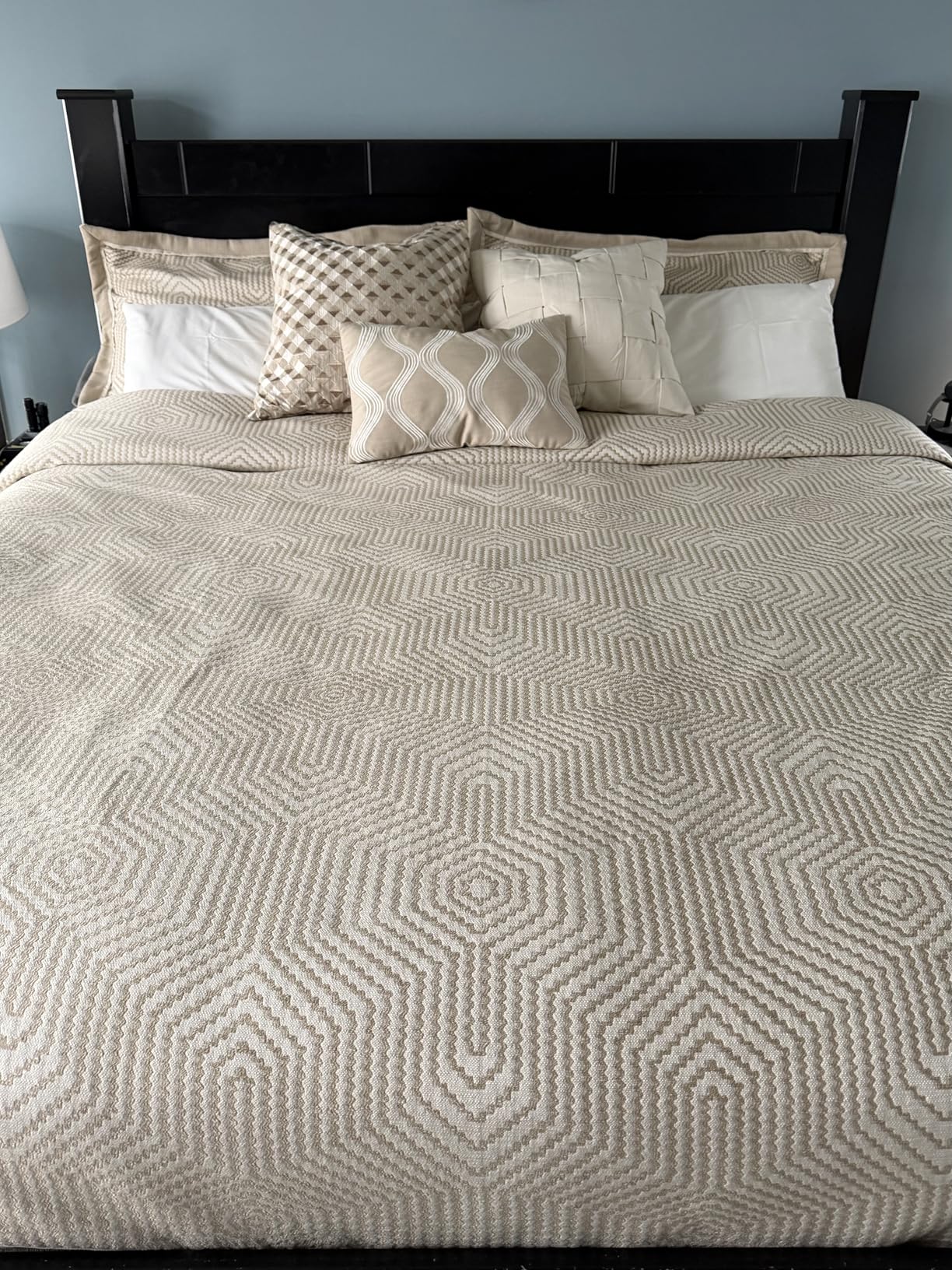 Madison Park Signature Queen Luxury Jacquard Comforter Set, Removable Duvet Cover with Insert, Oversized Overfilled Bedding, Hand-Guided Embroidered Texture Accents, Geometric Ivory, 8-Piece customer photo 2