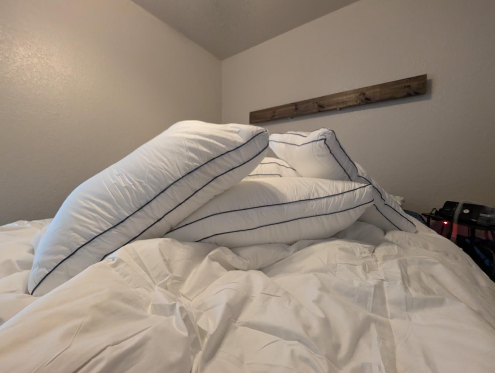 Serta Hotel Collection Bed Pillows Queen/Standard Size Set of 2 400 Thread Count 100% Cotton Cover customer photo 2