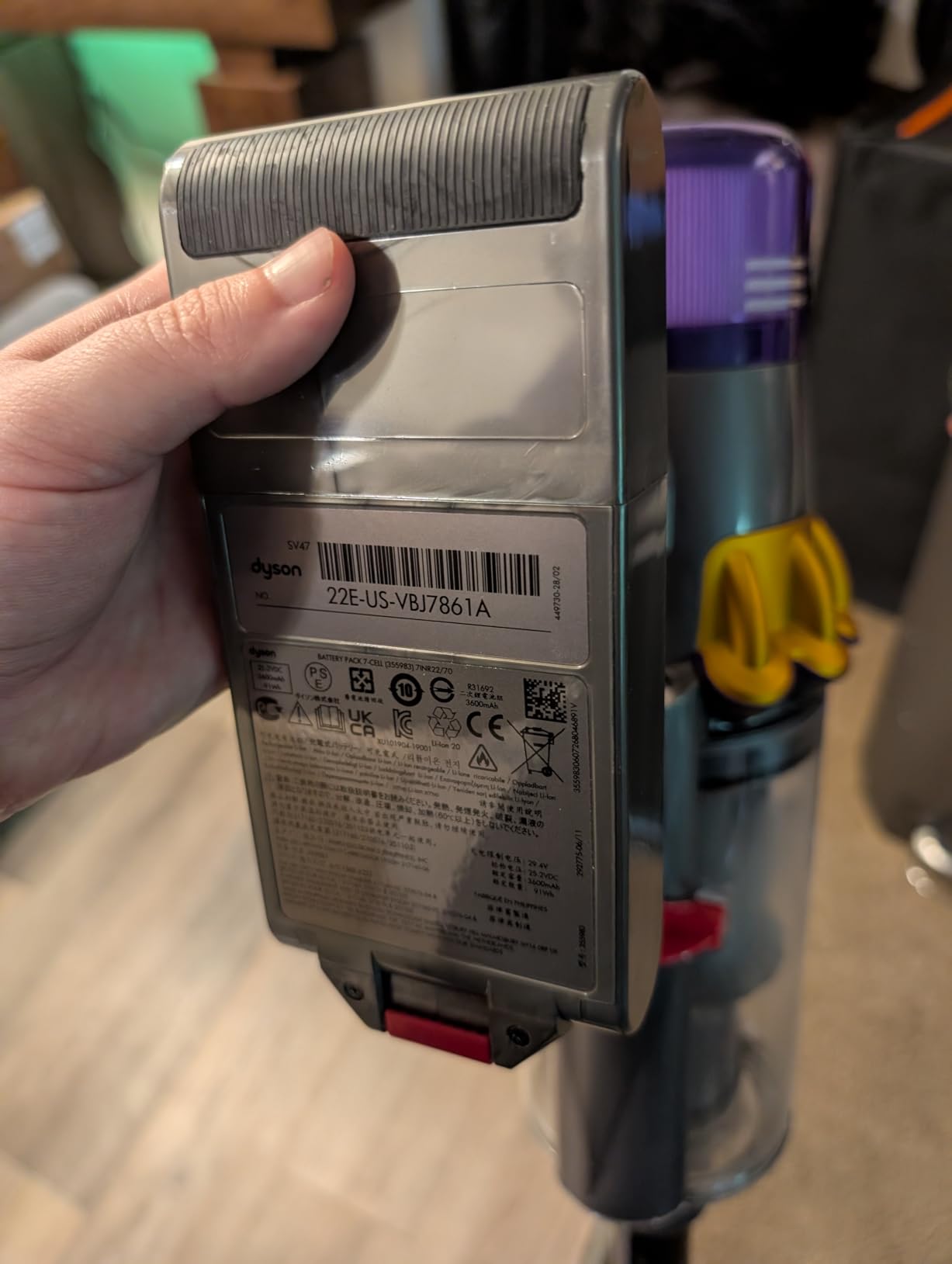 Dyson V15 Detect Pro Cordless Vacuum, Illumination Reveals Dust, 280AW, 3 Power Modes, Up to 70 Minutes, HEPA Filtration, All Floor Types customer photo 1