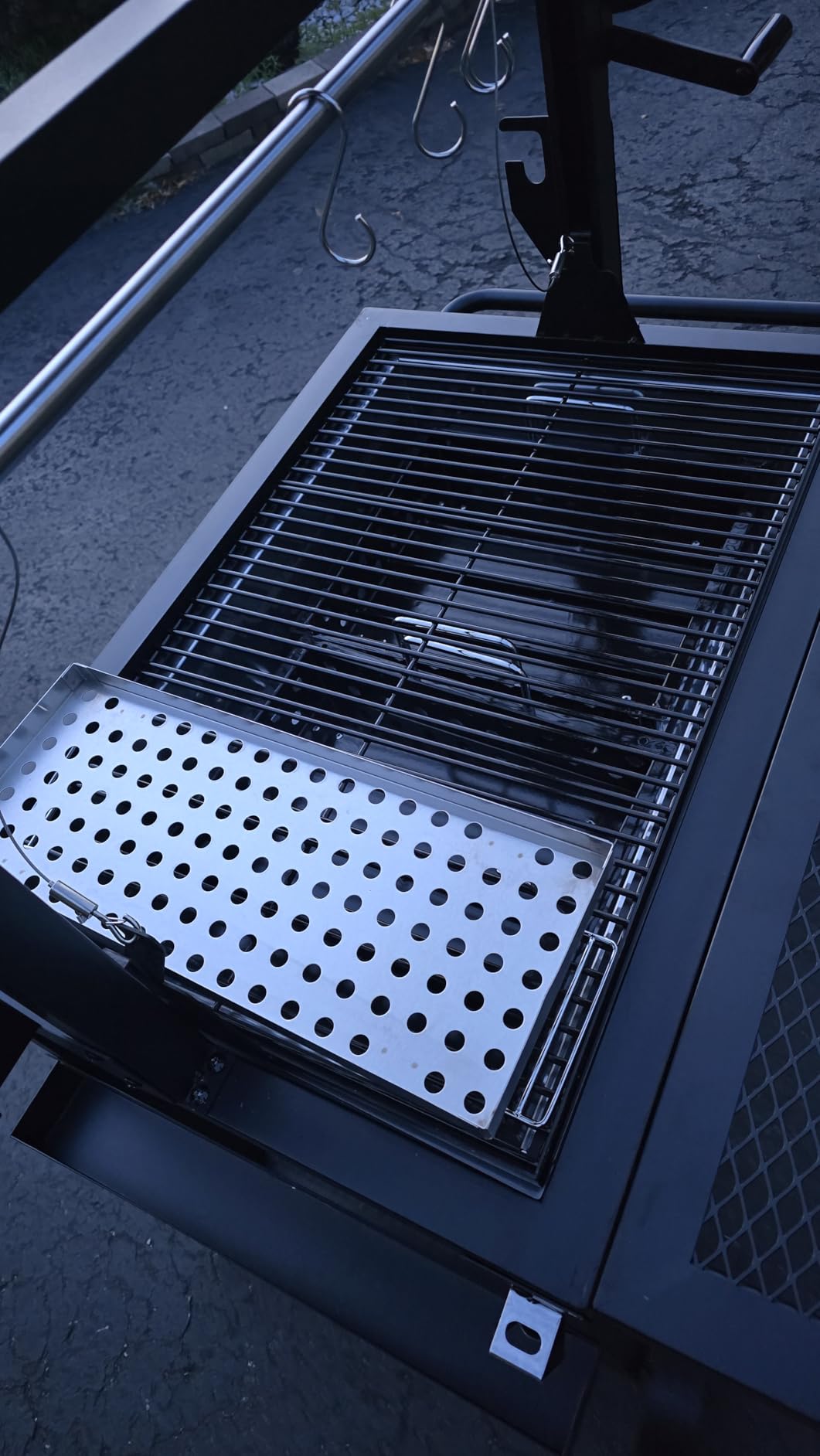 Argentine Santa Maria Grill, Wood Fire & Charcoal BBQ Grill with Adjustable Height Grates, Argentinian Open Fire Grill with S-Hooks and Foldable Front Table for Outdoor Patio Backyard Gaucho Grilling customer photo 1