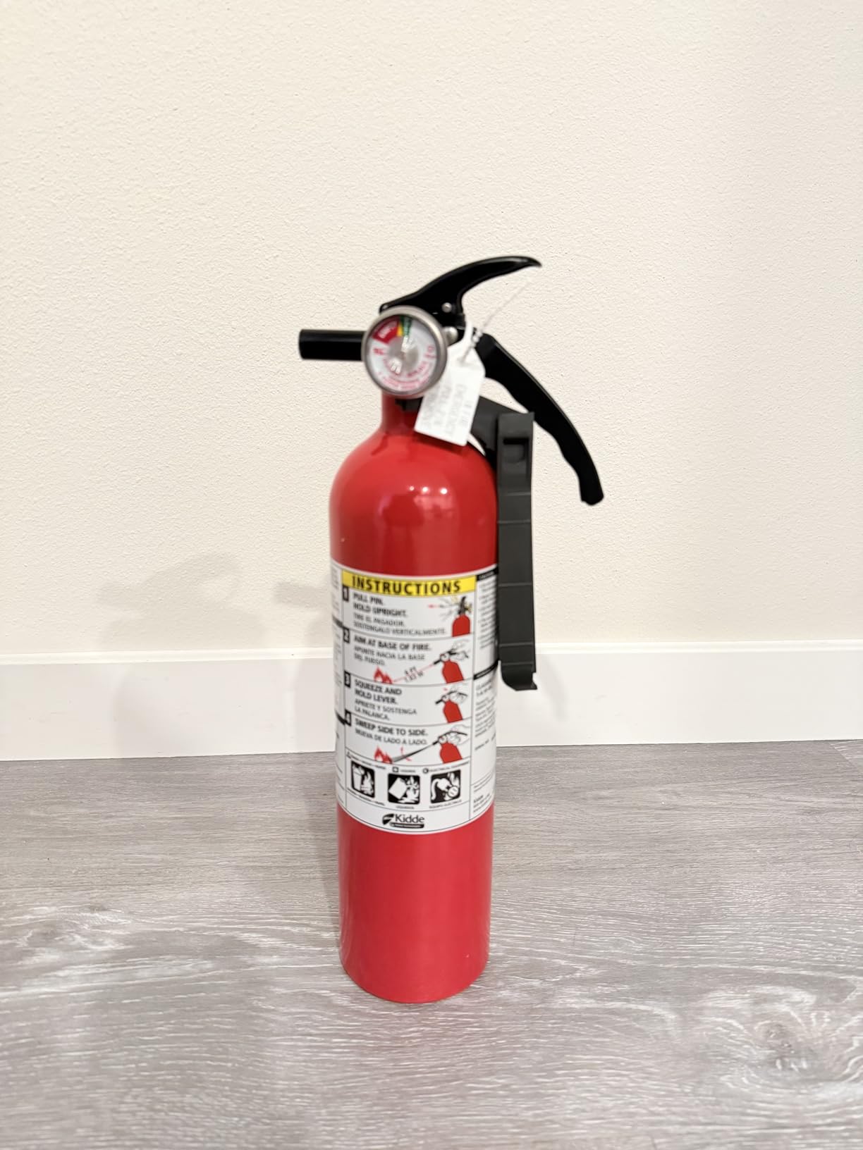 Kidde Basic 110 Fire Extinguisher for Home, 1-A:10-B:C, FA110G, 1 Pack | Residential Multi-Purpose Extinguisher for Small Common Household Fires, 2.5 lb. Dry Chemical customer photo 2