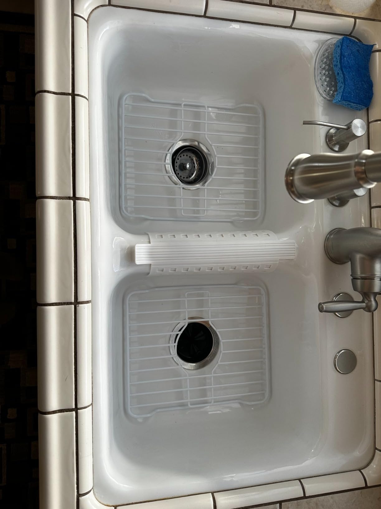 Better Houseware Sink Protectors for Kitchen Sink, Protective Metal Grid, 16x12.3x1 inches, White Kitchen Sink Mat to Shield Sink Base from Scratches, Rust-Resistant Coating customer photo 2