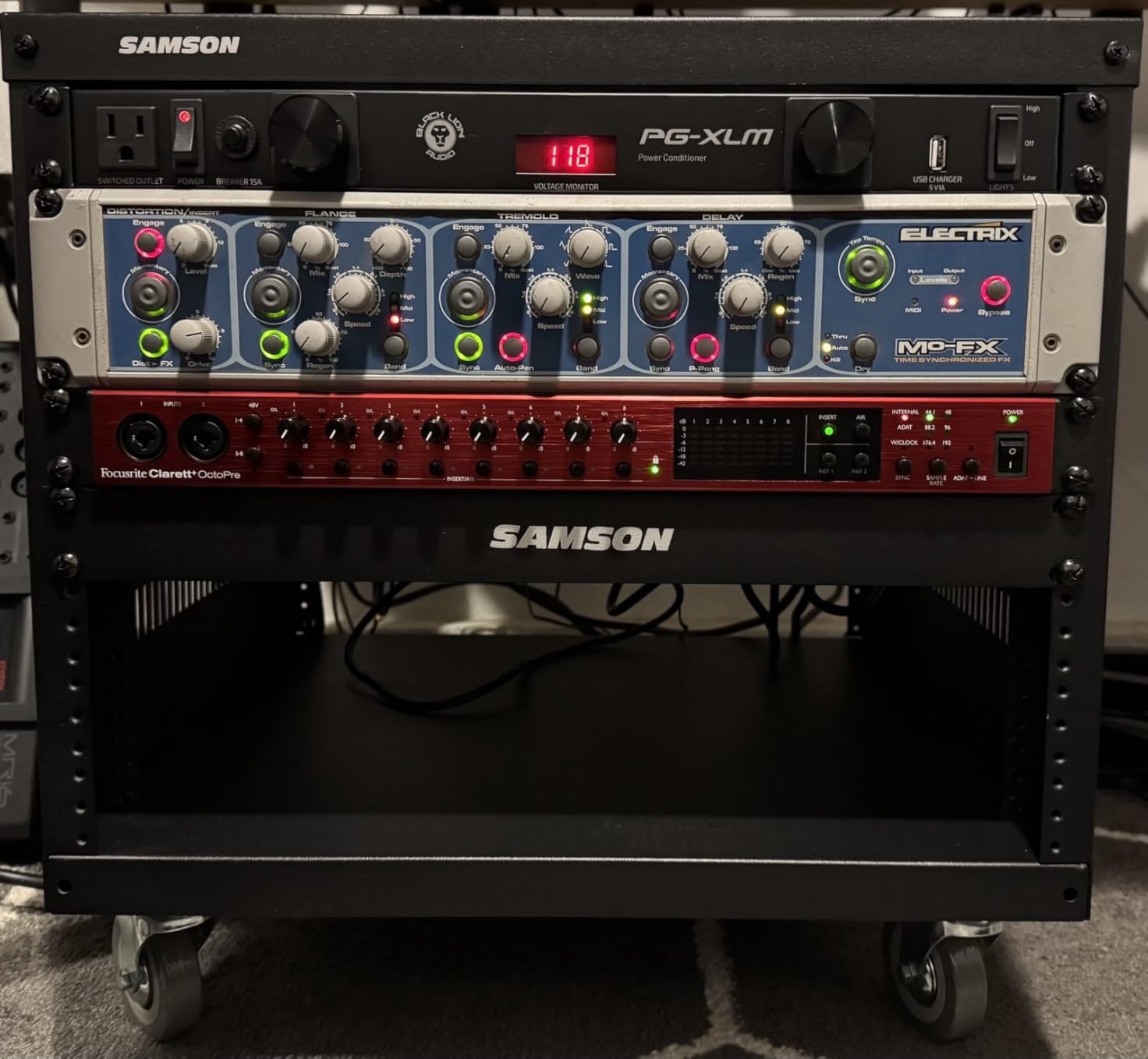 Samson SRK16 Universal 16 Space Rack Stand customer photo 2