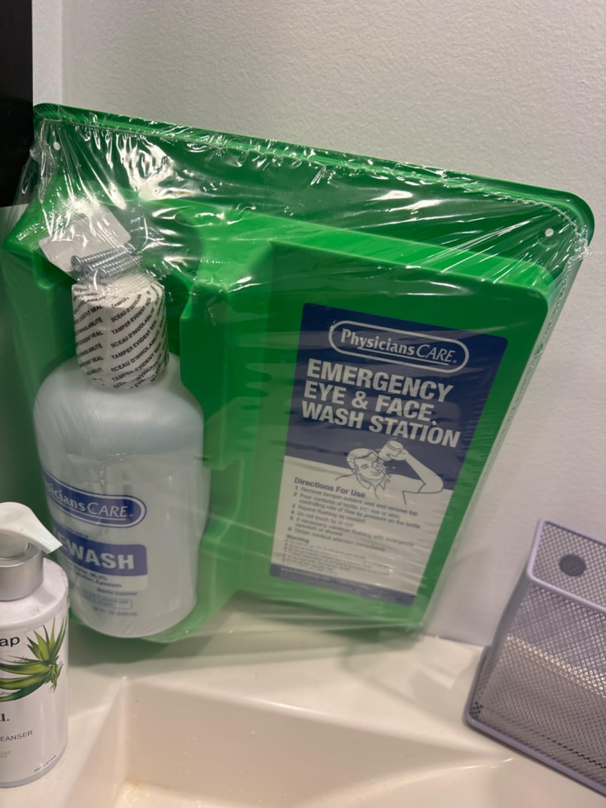 PhysiciansCare Wall-Mountable Eyewash Station with Single Bottle of Eye Wash Solution, 32 oz, White customer photo 1