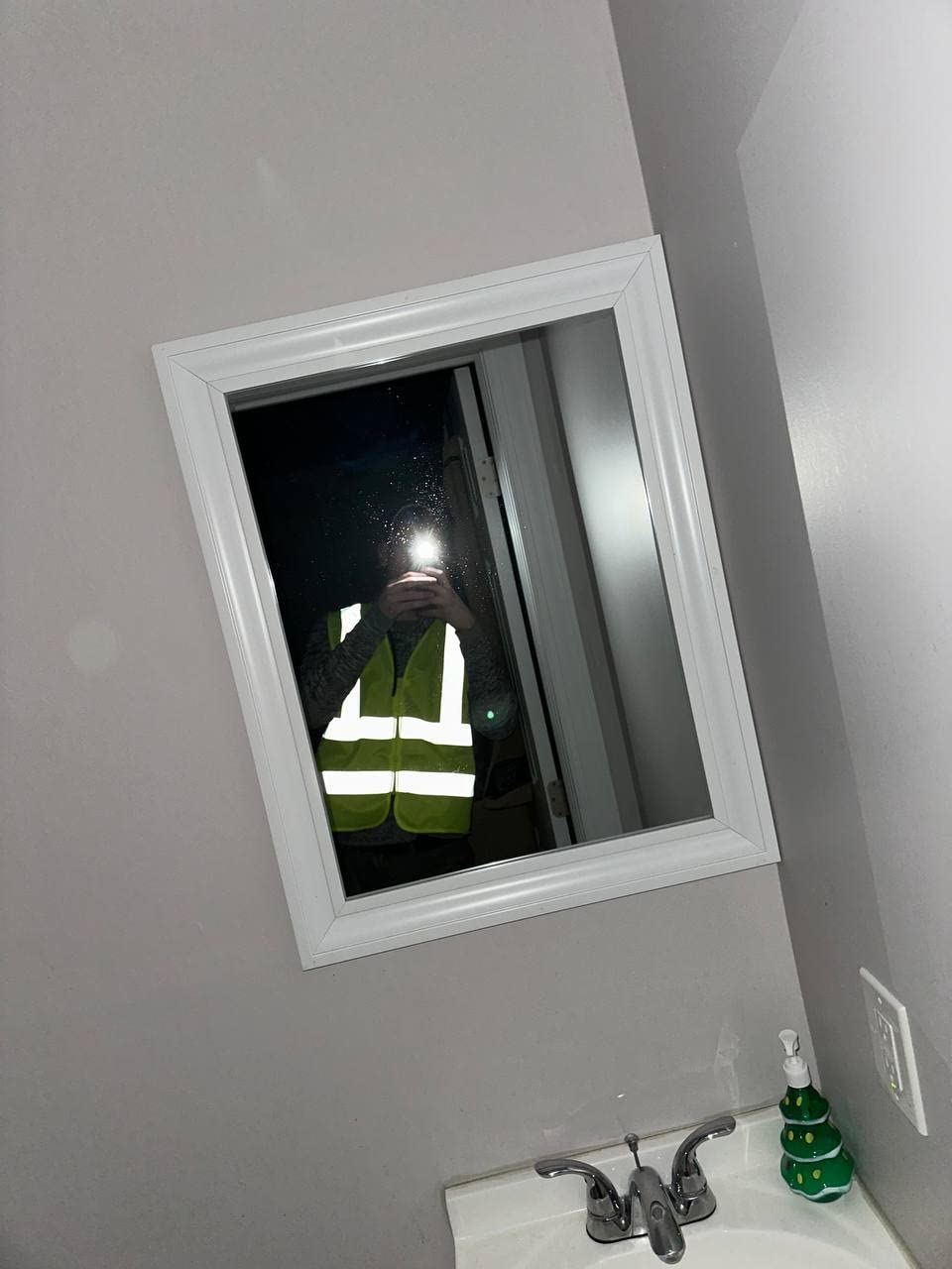 Neiko High Visibility Safety Vest, ANSI Class 2, No Pocket customer photo 1