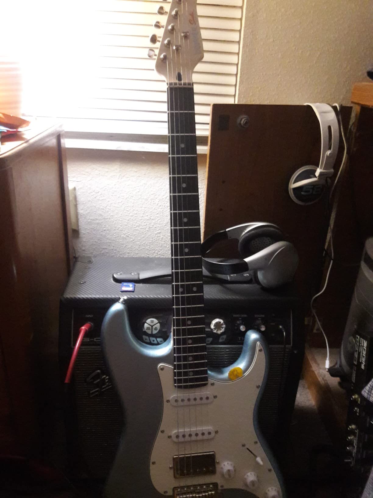 Yamaha GigMaker EG Electric Guitar Pack with Amplifier, Gig Bag, Tuner, Cable, Strap and Picks - Old Violin Sunburst customer photo 2