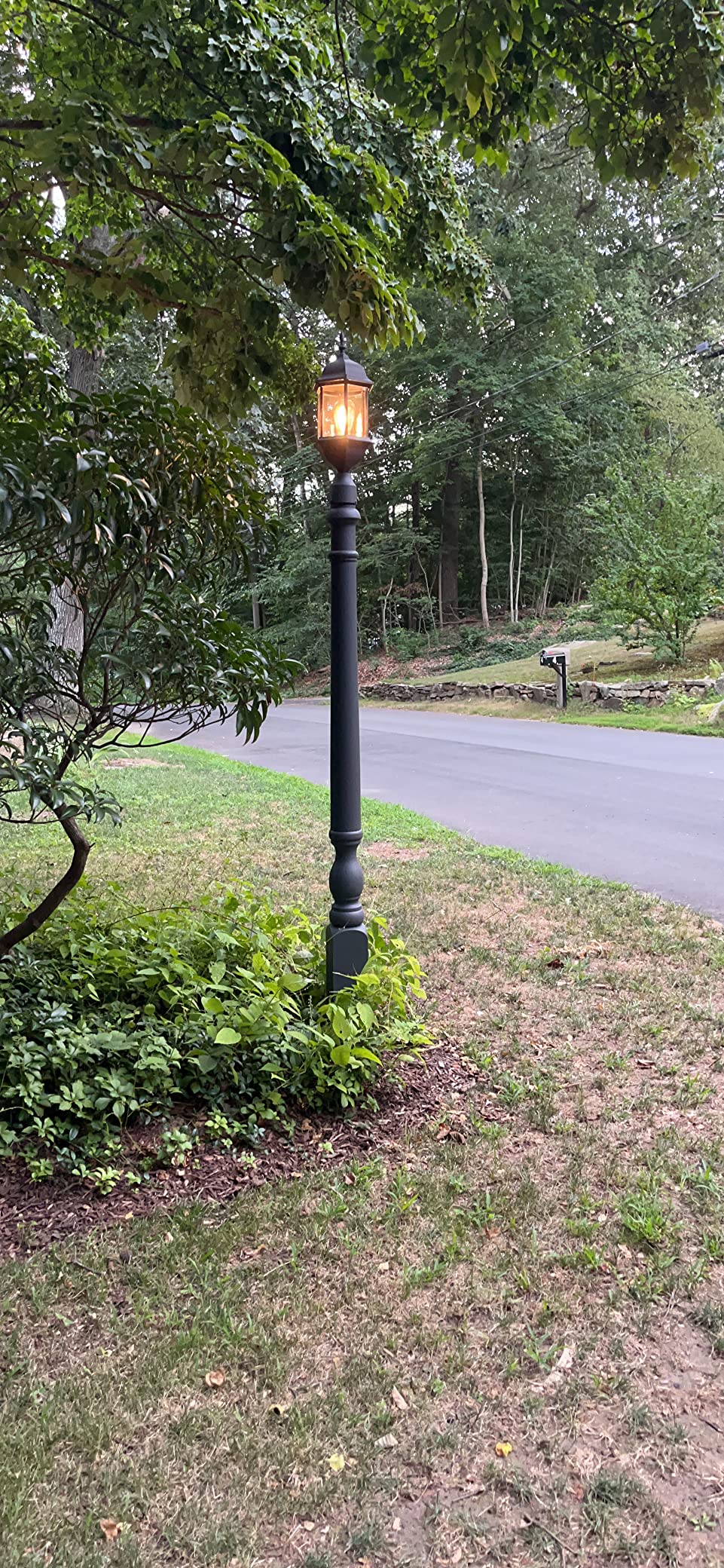 DESIGNERS FOUNTAIN 2976-BK Devonshire Outdoor Post Lanterns, 20 inch, Black customer photo 1