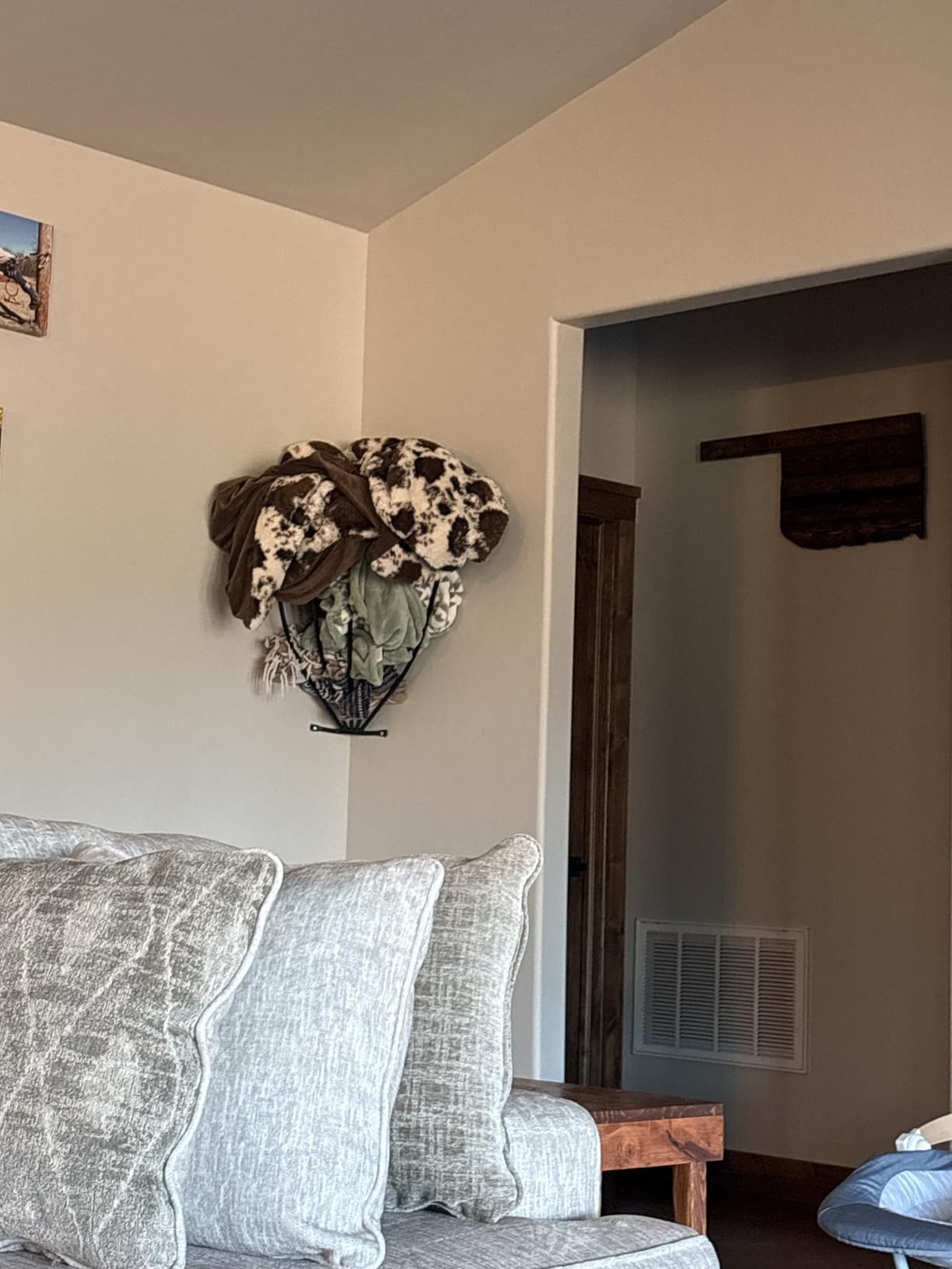 Intrepid International Wall-Mounted Corner Hay Rack - for Horses, Goats, Sheep, and Other Livestock, Heavy Duty and Convenient Feeder Solution customer photo 1