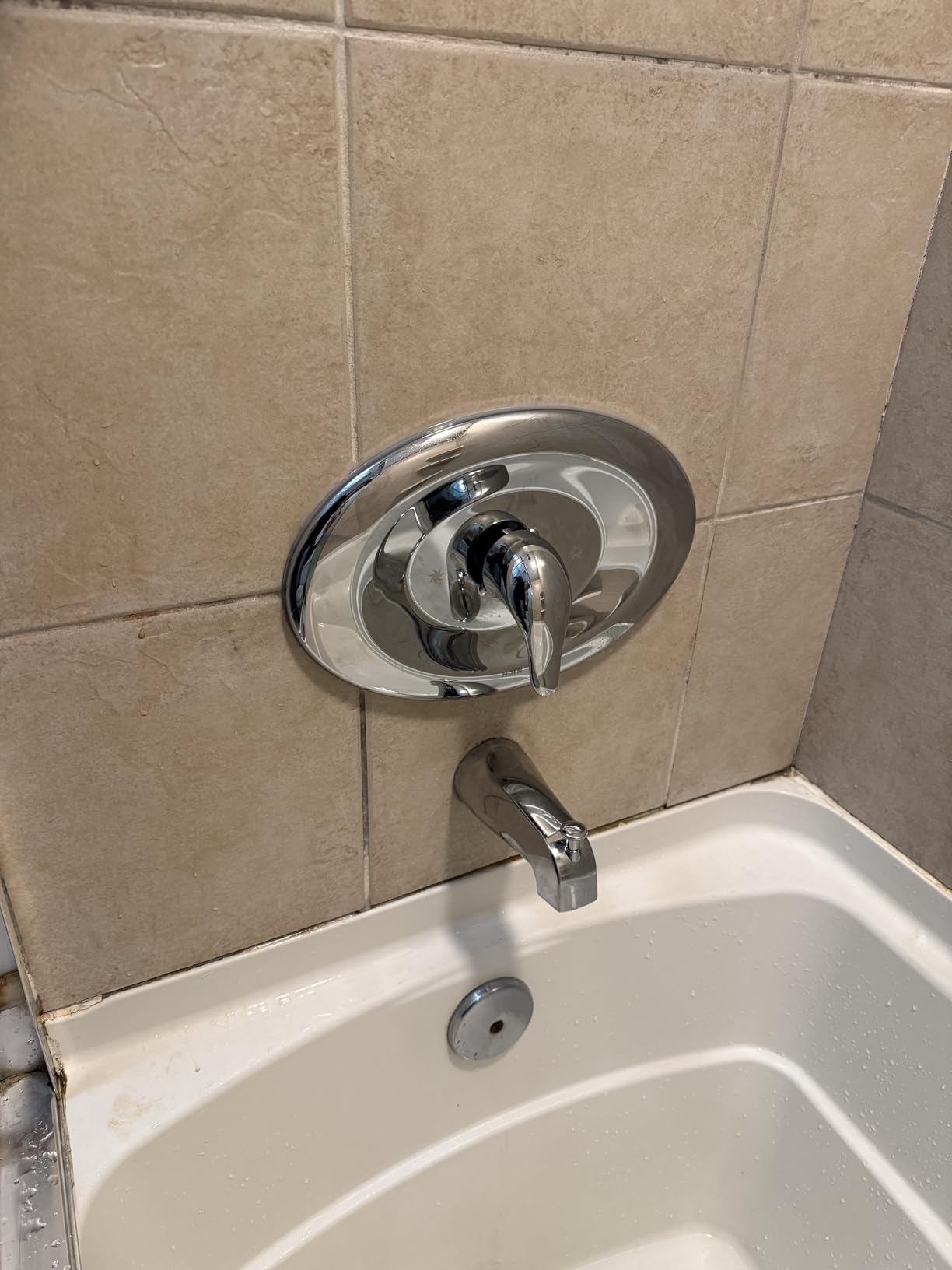 Moen TL2369EP Chateau Single-Handle Posi-Temp Eco-Performance Tub and Shower Trim Kit, Valve Required, Chrome, Showerhead, Lever Handle and Tub Spout Included customer photo 1