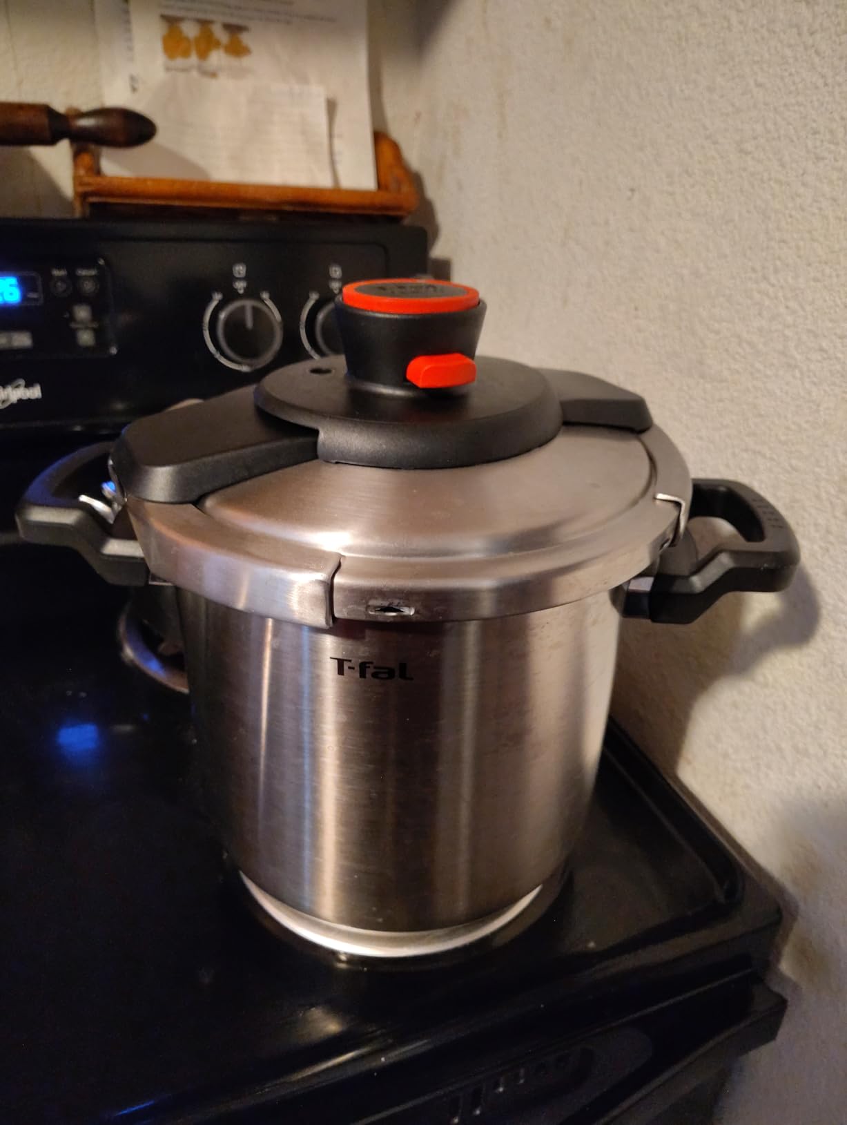 T-fal Clipso Stainless Steel Pressure Cooker, 6.3 Quart, Recipe Book, Steam Basket, Easy-Open Lid, Secure Locking System, Adjustable Pressure Valve, Induction Cookware, Silver customer photo 1