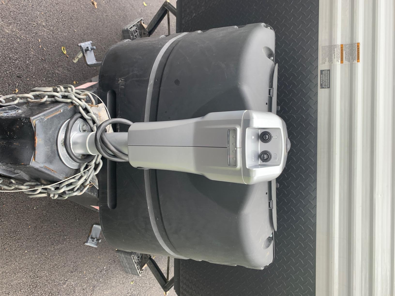 Husky 82022 Super Brute Electric Jack with Remote Control - 5000 lb. Capacity customer photo 2