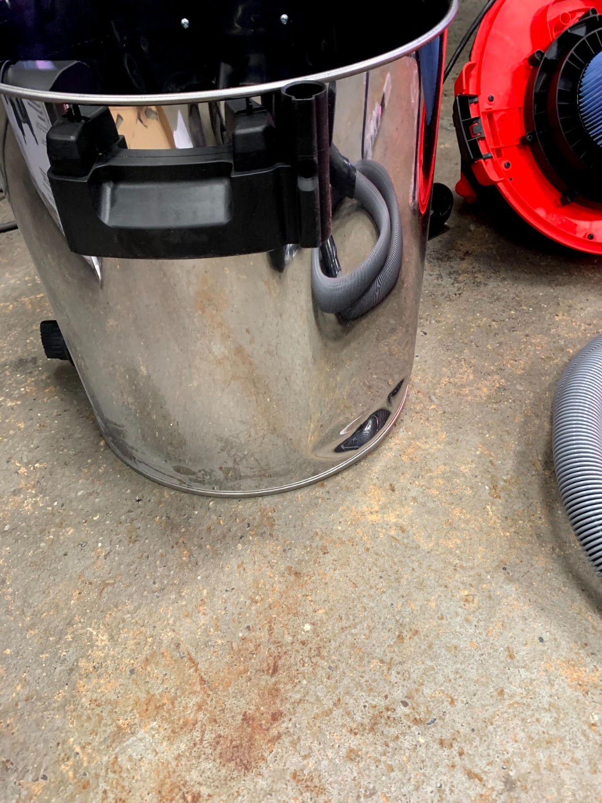 RIDGID 50353 1610RV Stainless Steel 16-Gal. Wet Dry Shop Vacuum with Cart, 6.5 Peak HP Motor, Large Wheels, Pro Hose, Drain, and Blower Port, Red customer photo 1