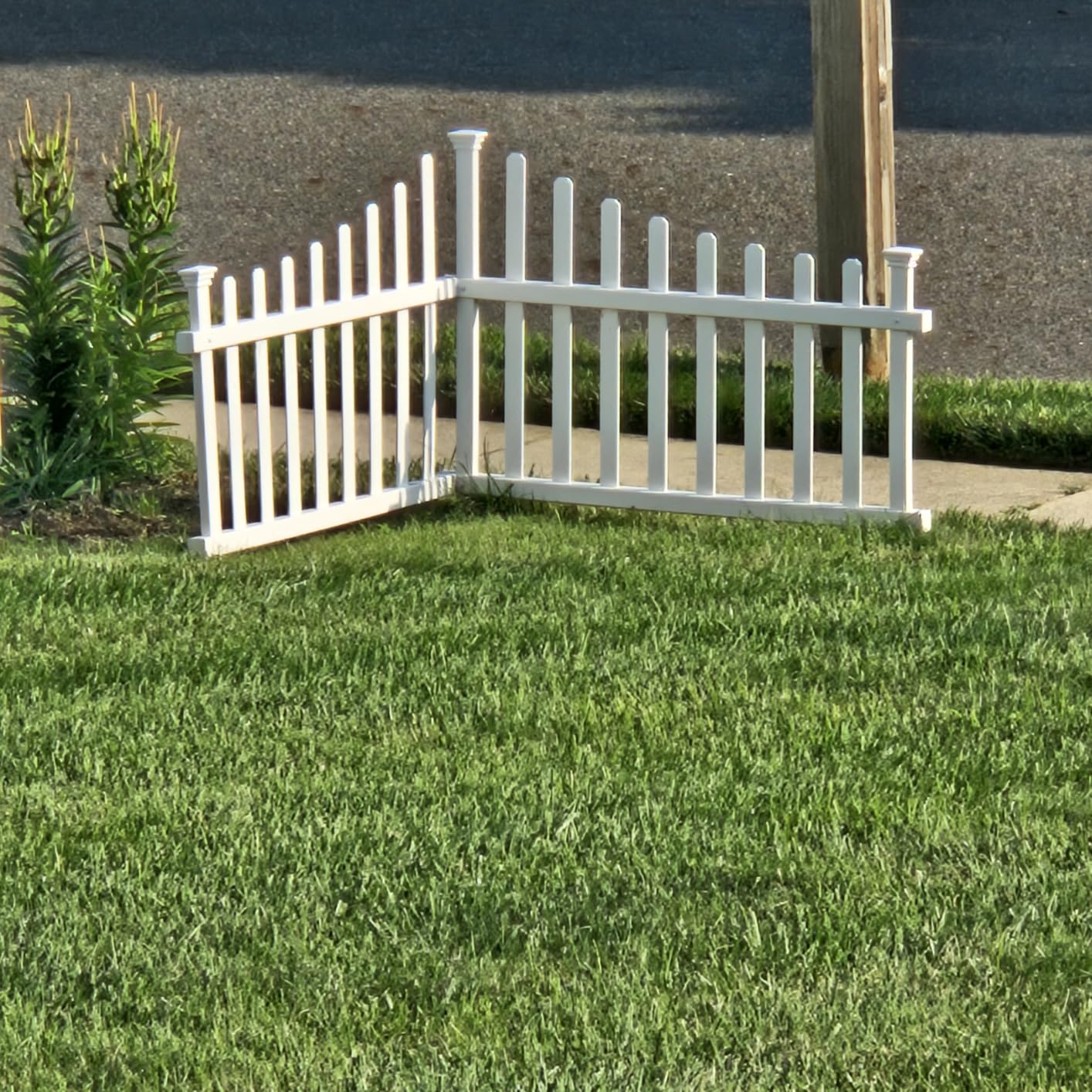 Zippity Ashley Corner Picket Fence, White Vinyl DIY No Dig Kit | 30inH x 40inW, 2 Panels, Garden Border Fencing, ZP19007 customer photo 1